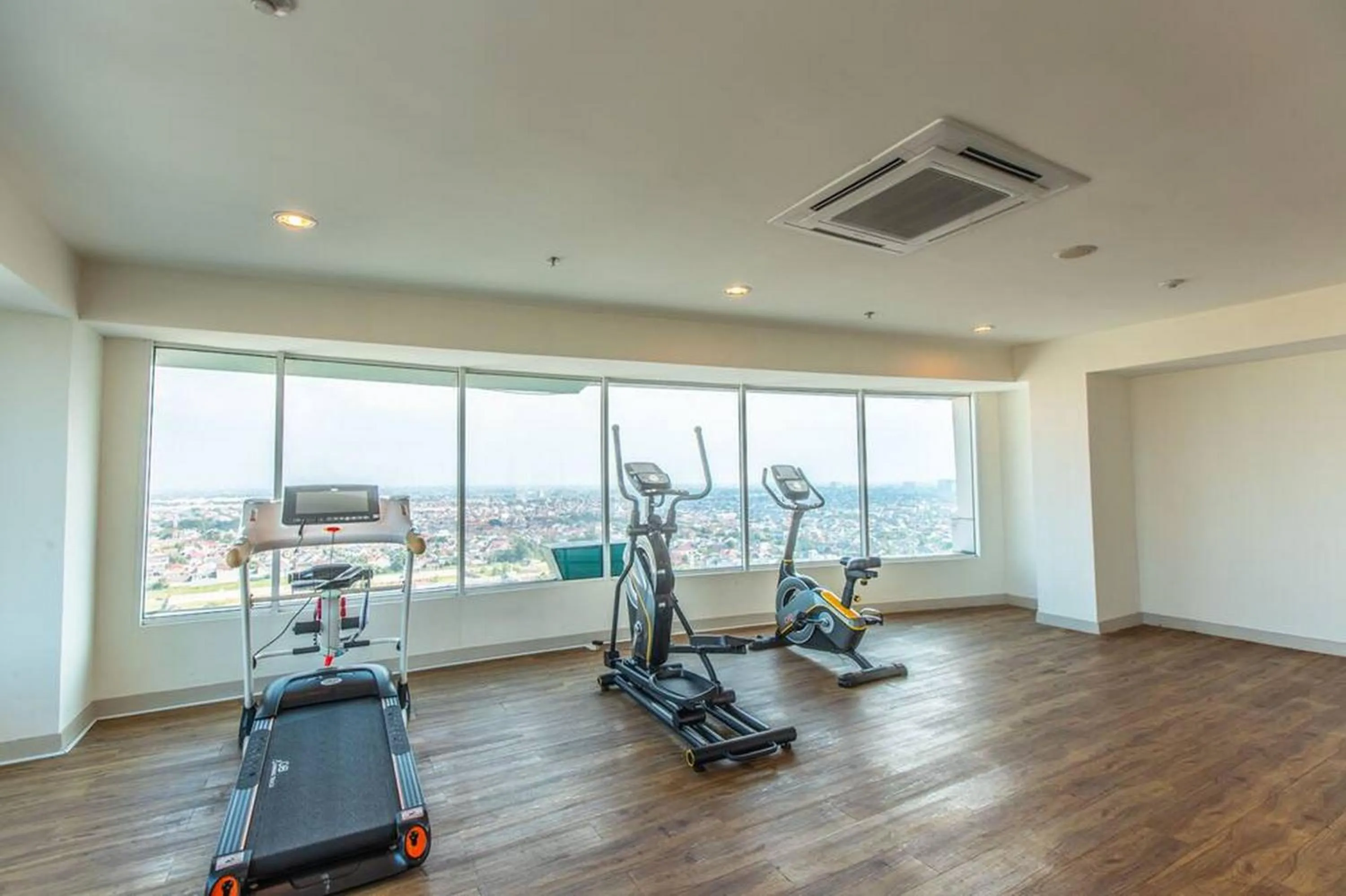 Fitness centre/facilities in RedLiving Apartemen Grand Kamala Lagoon - Pekayon Tower Barclay North