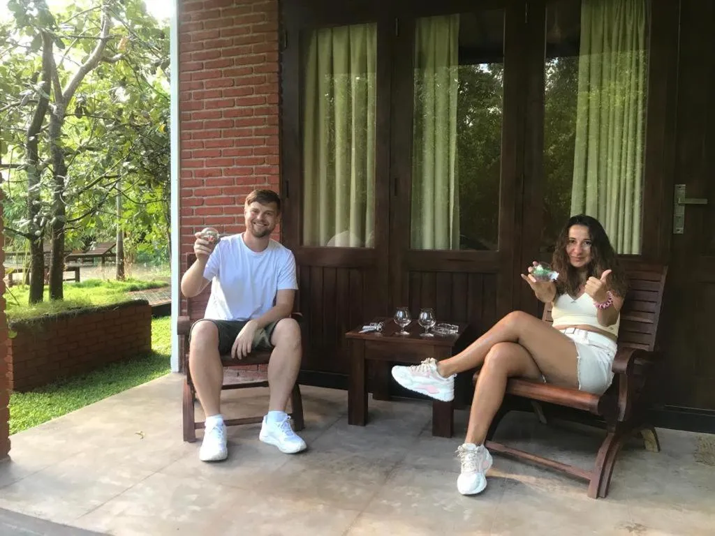 Guests in Sigiriya Cashew Palace Resort