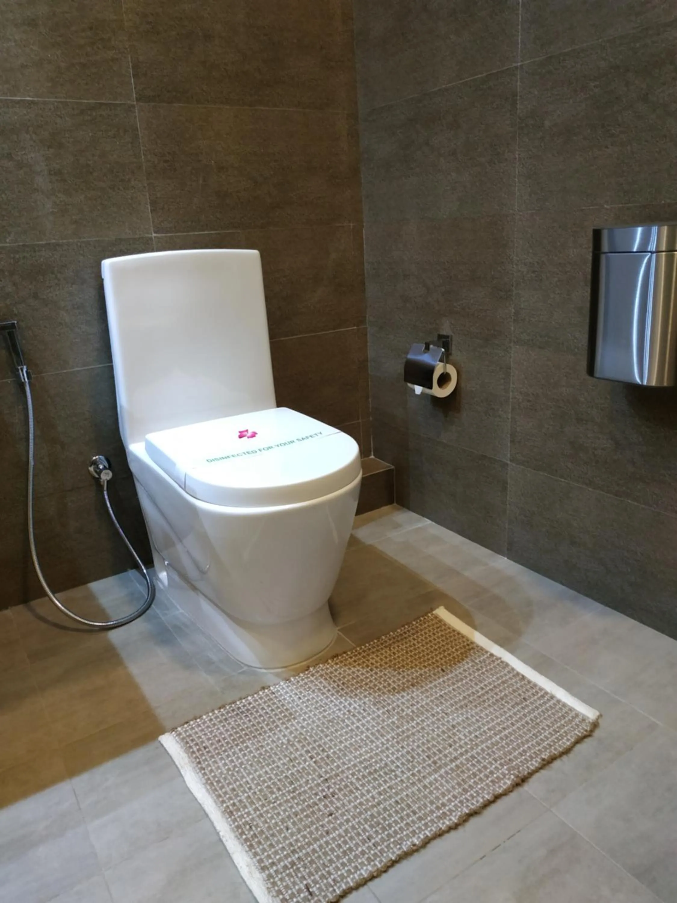 Toilet in Sigiriya Cashew Palace Resort