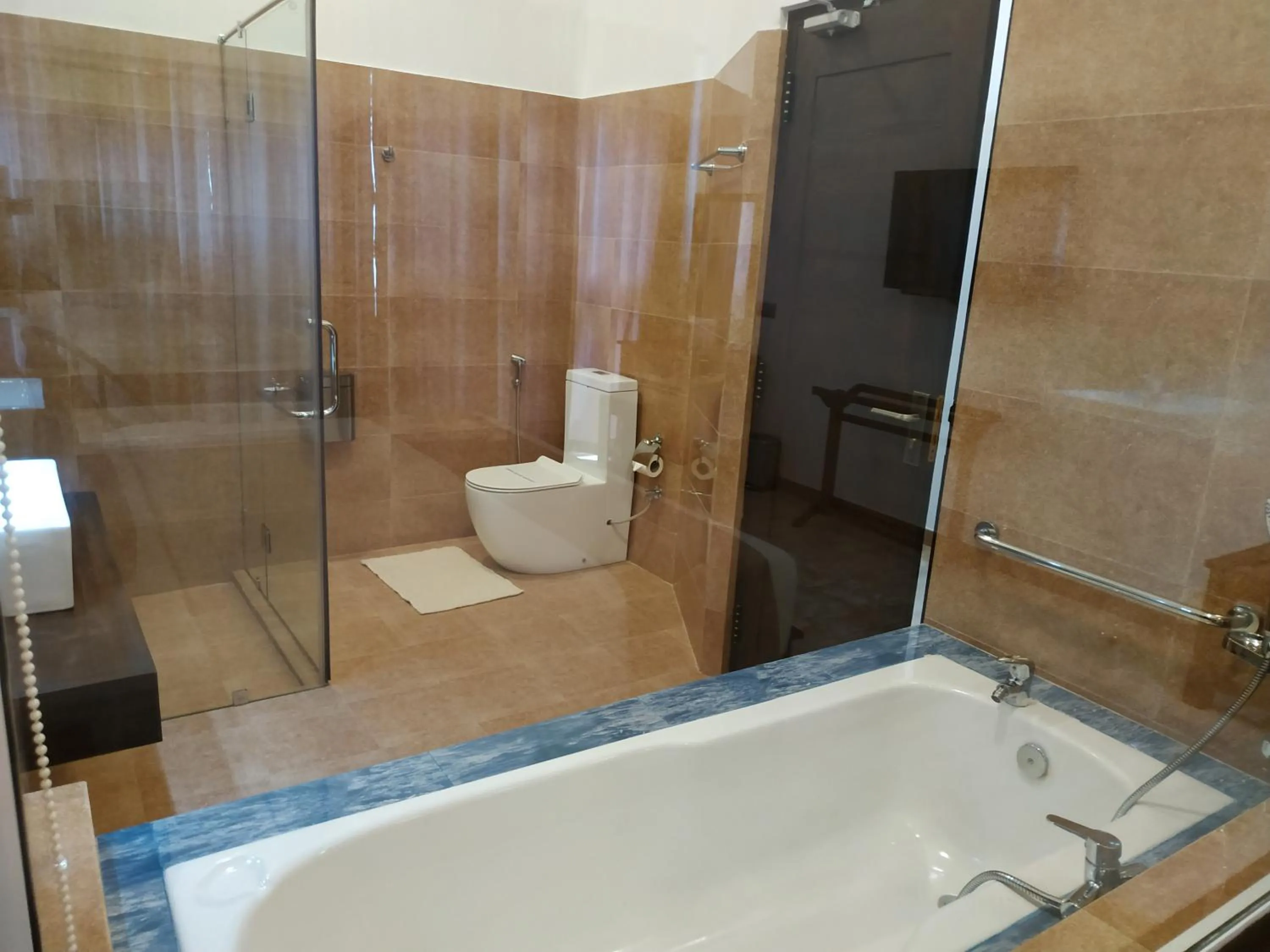 Toilet in Sigiriya Cashew Palace Resort