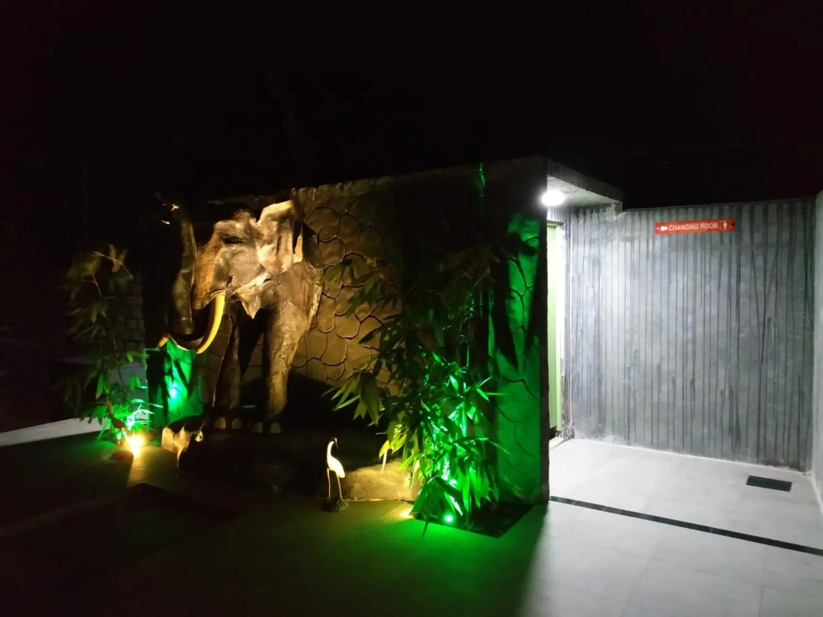 Swimming pool in Sigiriya Cashew Palace Resort