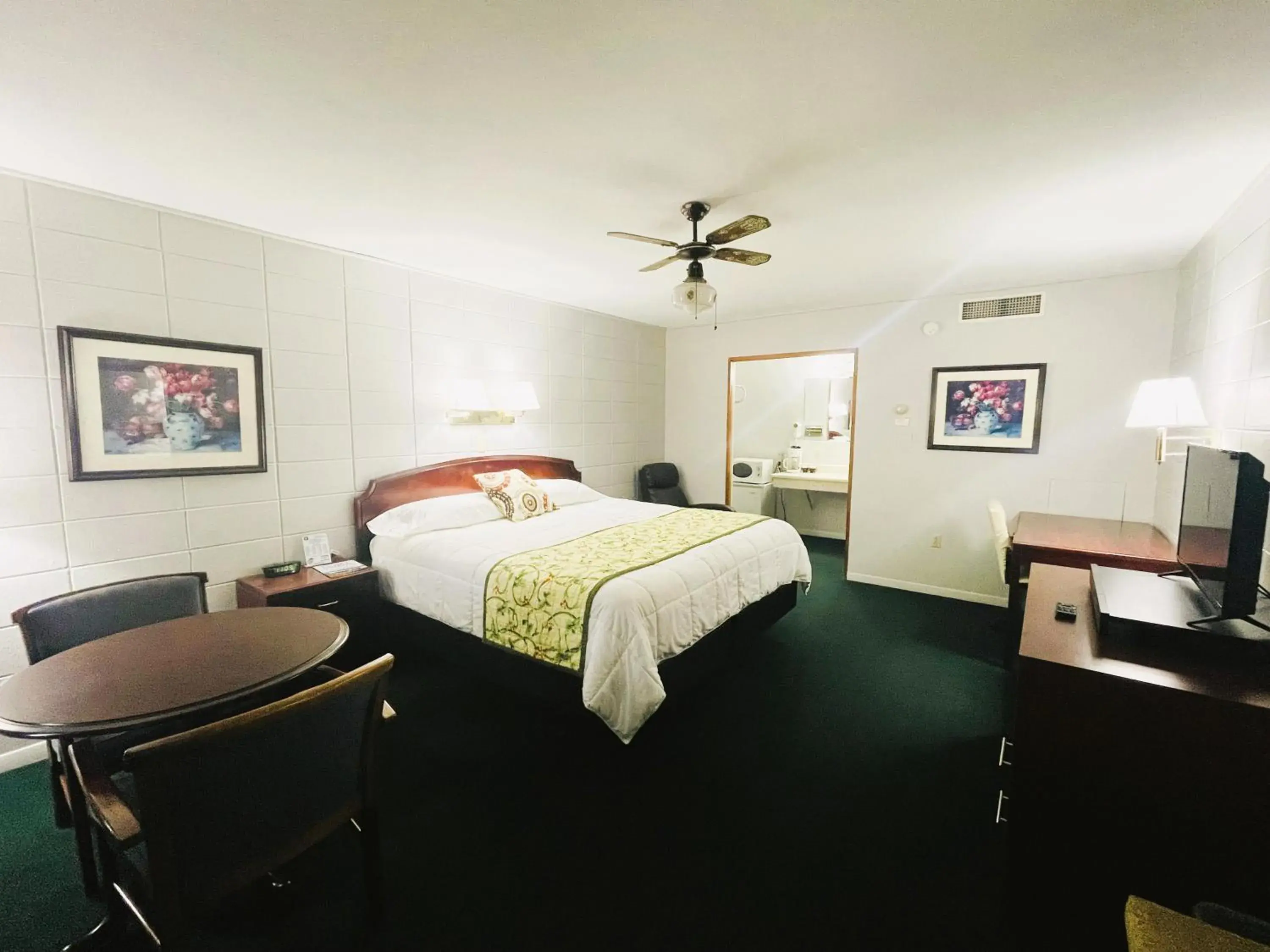 Deluxe Single Room - single occupancy in The Madison Inn Motel Deluxe Single Room - single occupancy in The Madison Inn Motel