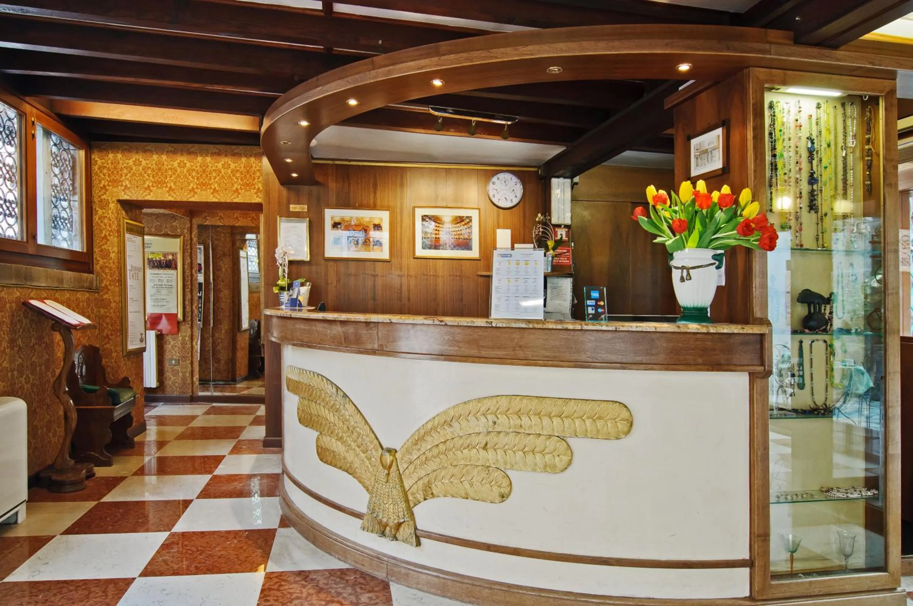 Lobby or reception in Hotel La Fenice et Des Artistes