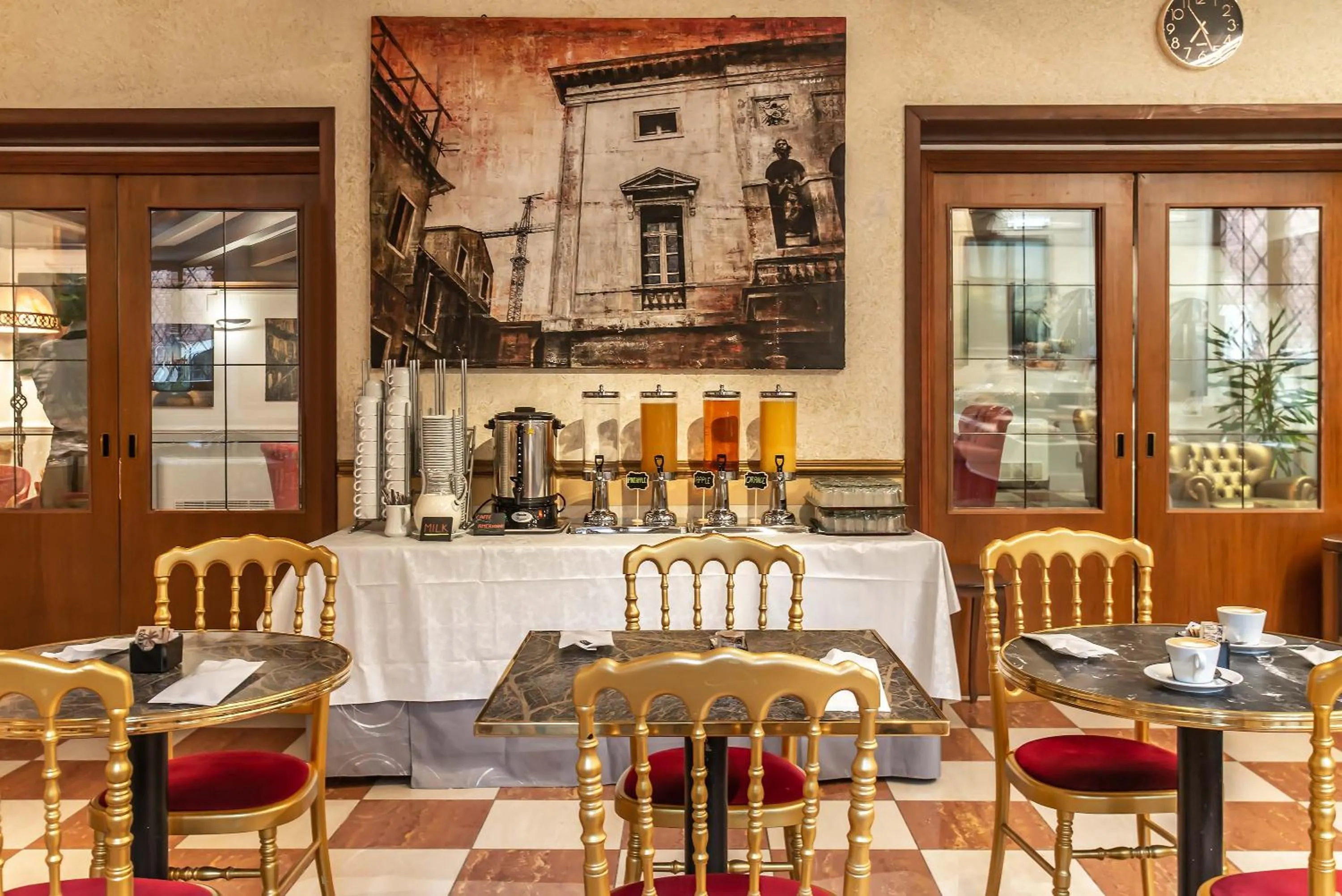 Breakfast in Hotel La Fenice et Des Artistes