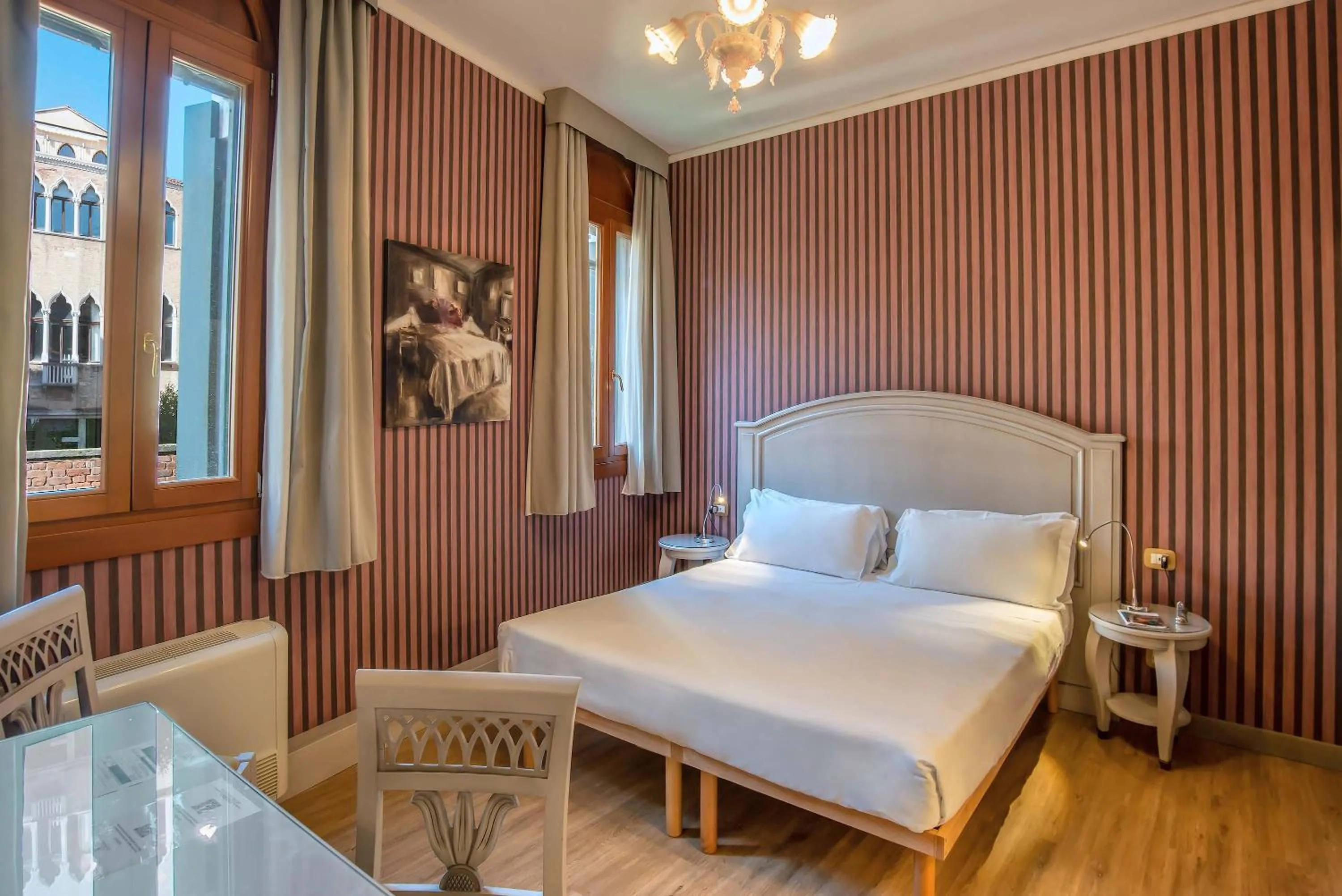 Bedroom, Bed in Hotel La Fenice et Des Artistes