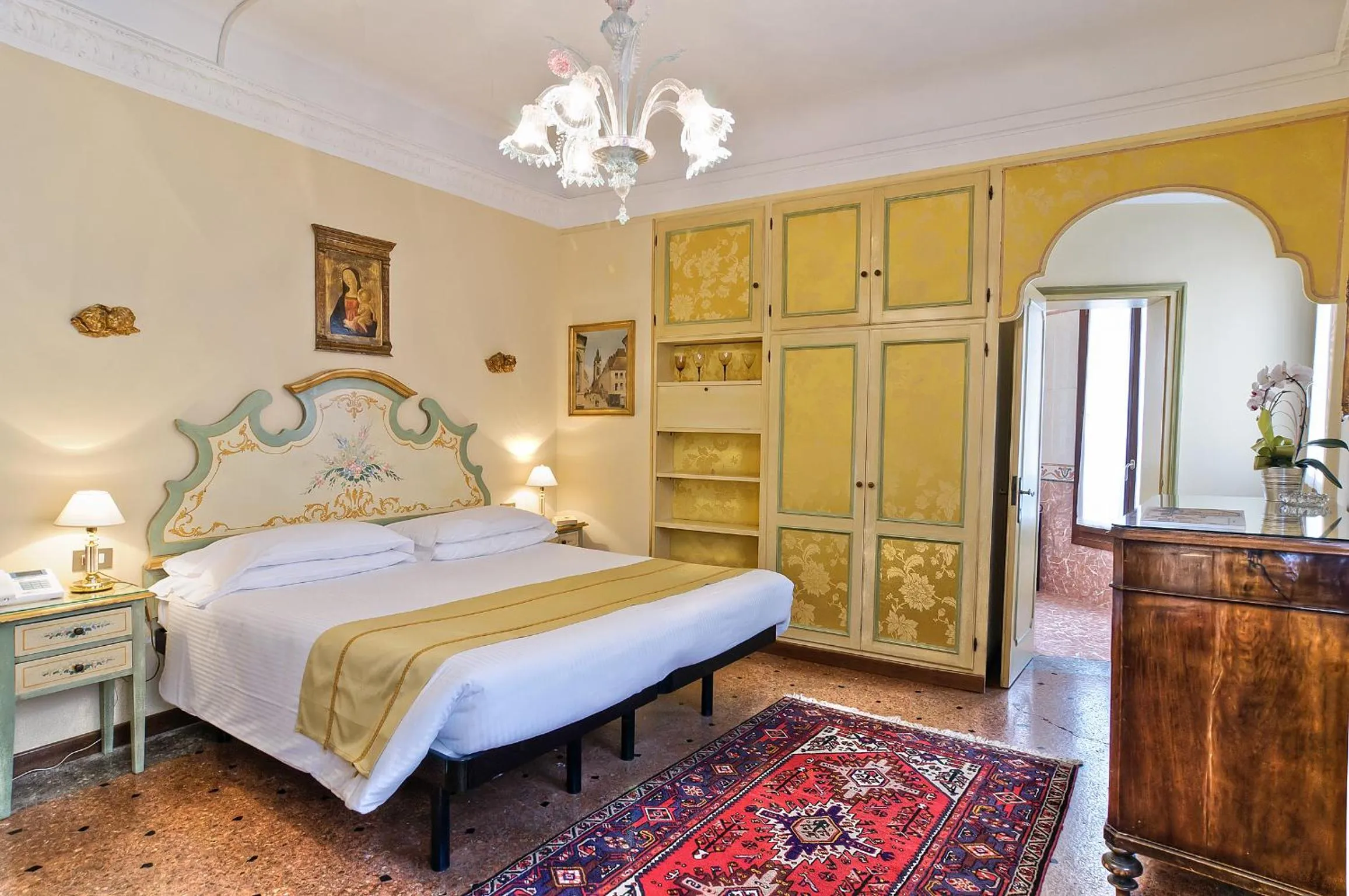 Bedroom, Bed in Hotel La Fenice et Des Artistes