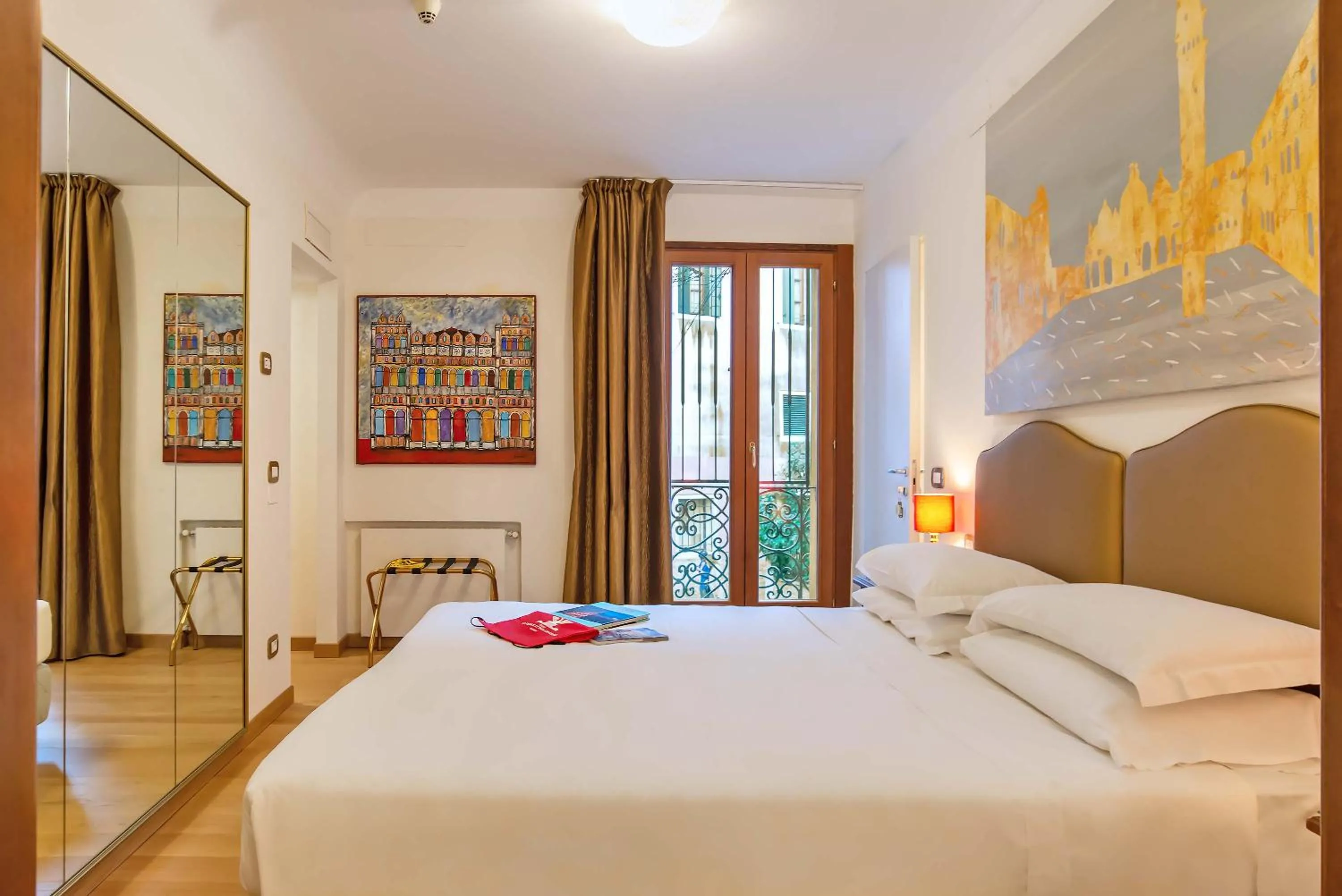 Bedroom, Bed in Hotel La Fenice et Des Artistes