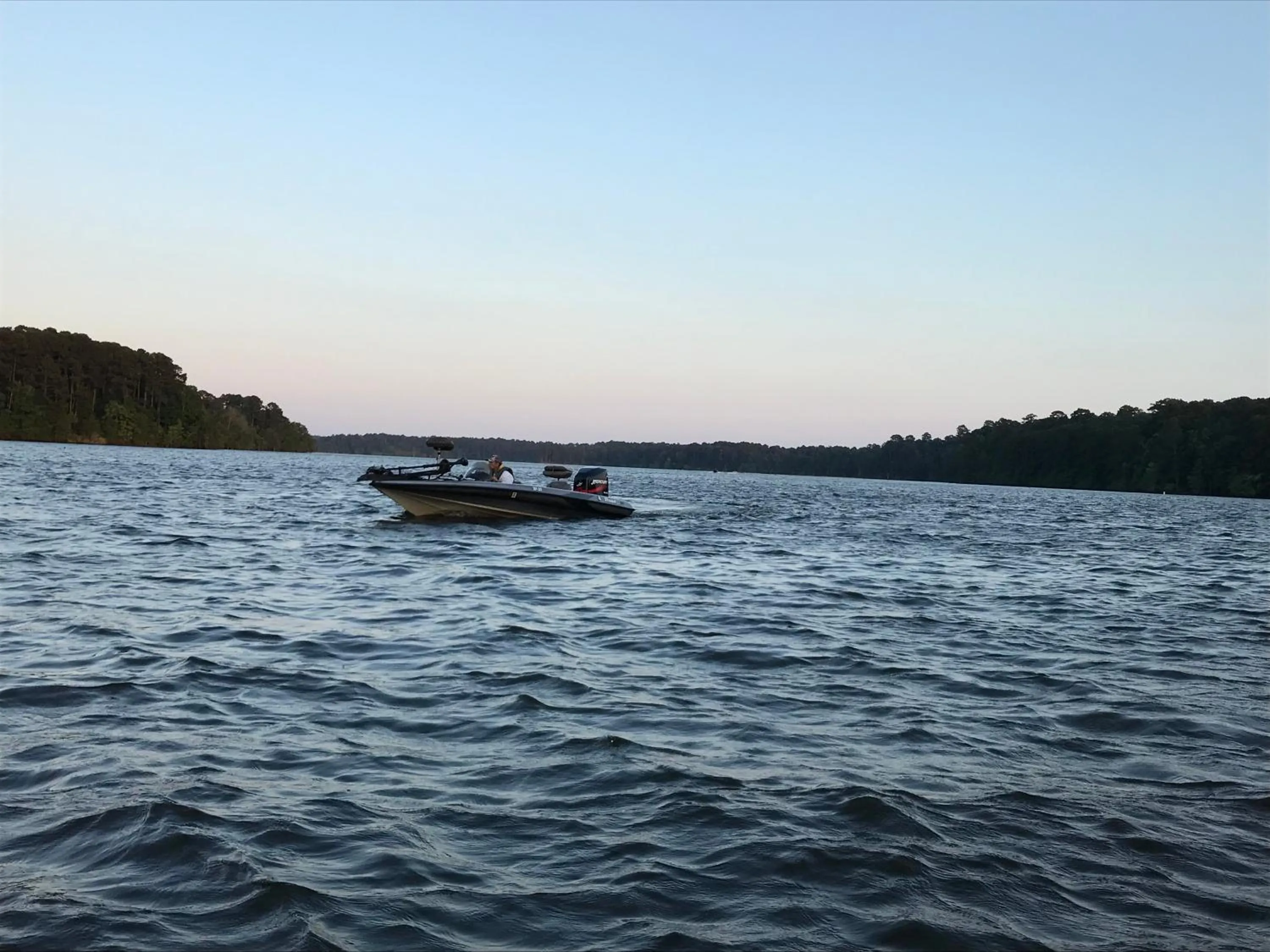 Alpine Lakeview Motel Room WiFi,Sandy beach Boat Ramp,Pier,Marina,Bath House with Laundromat