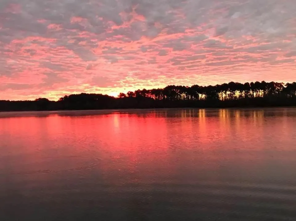 Alpine Lakeview Motel Room WiFi,Sandy beach Boat Ramp,Pier,Marina,Bath House with Laundromat