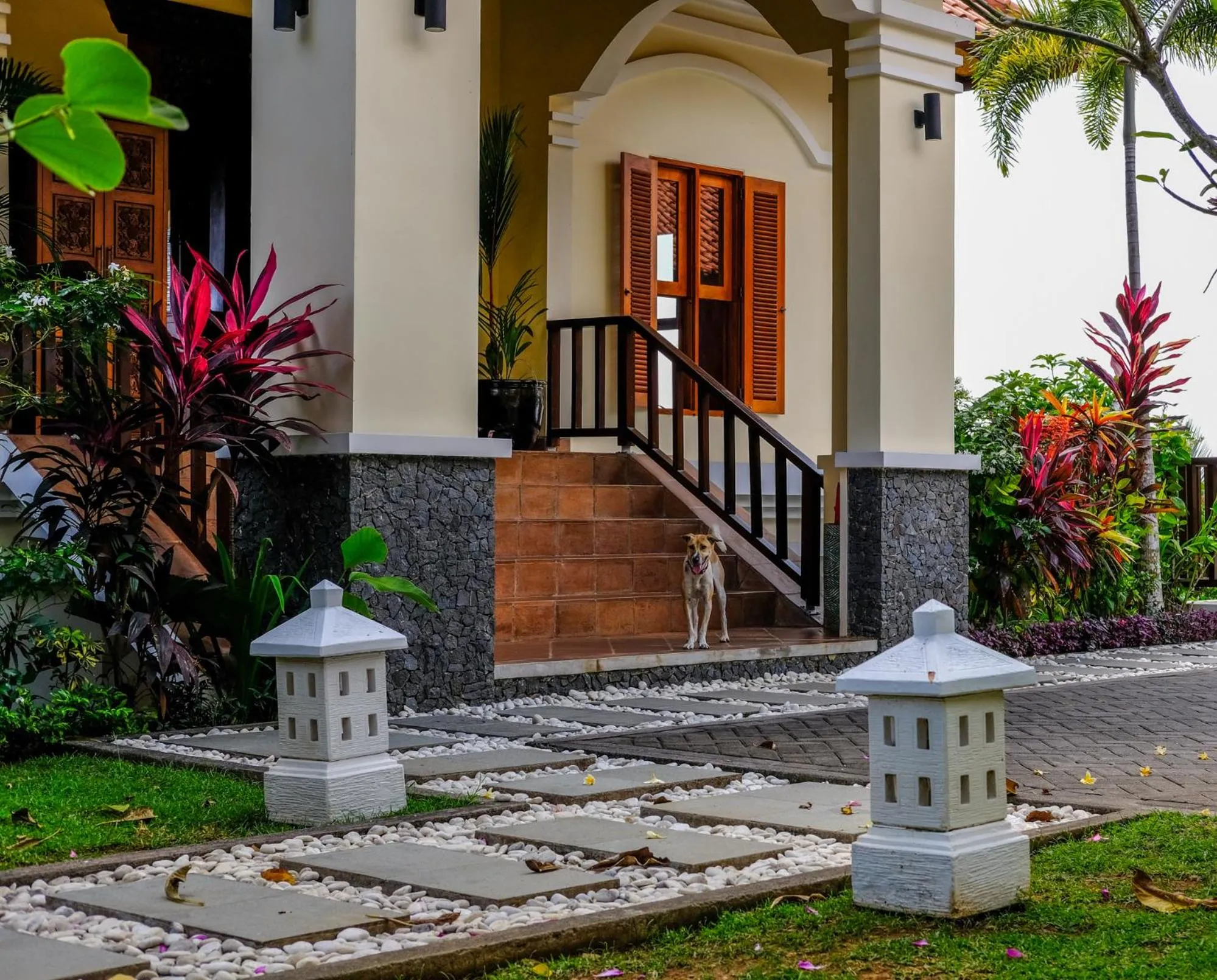 Property building in Villa Mata Hari