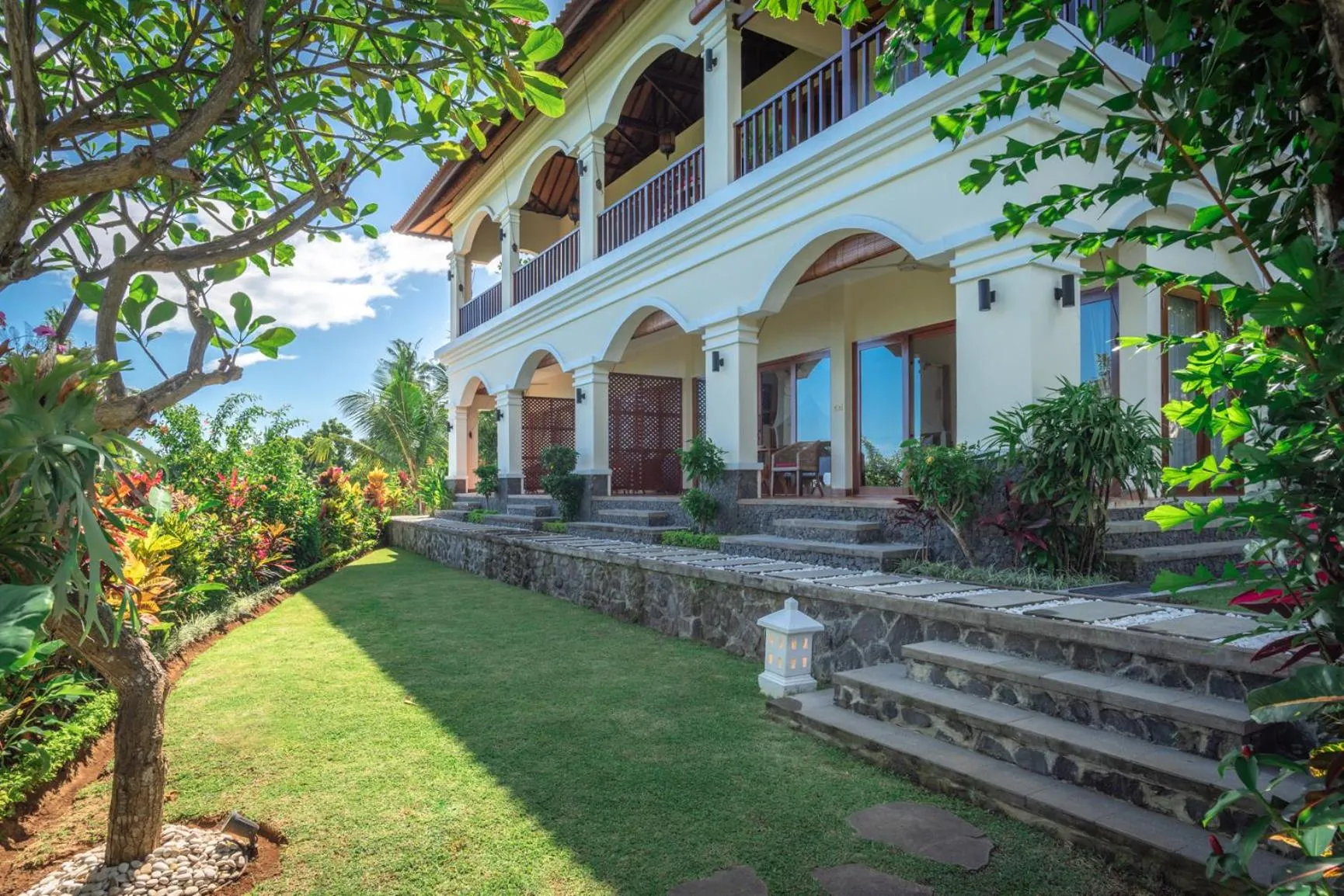 Property building in Villa Mata Hari