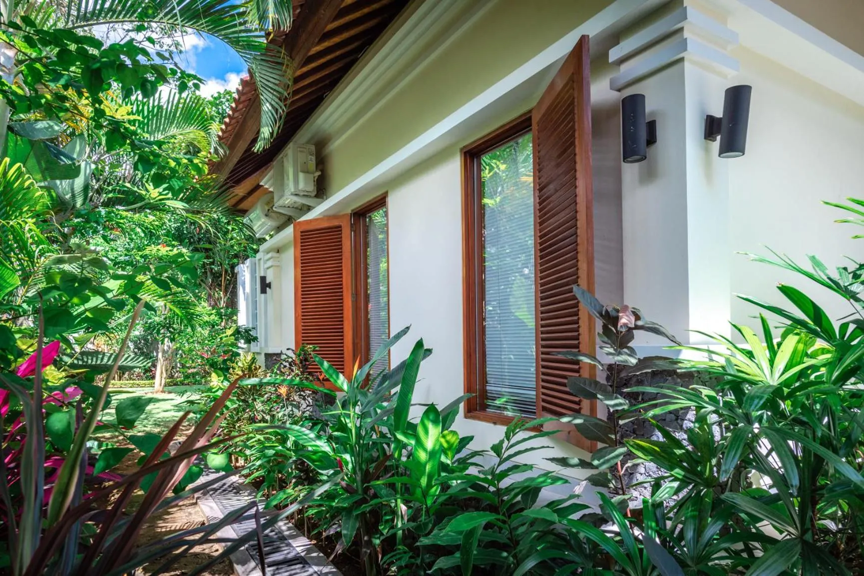 Property building in Villa Mata Hari