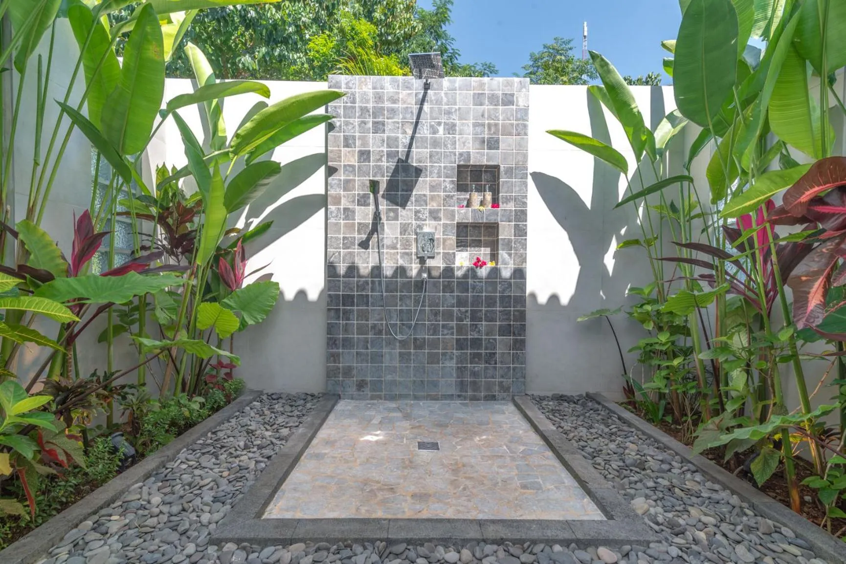 Shower in Villa Mata Hari