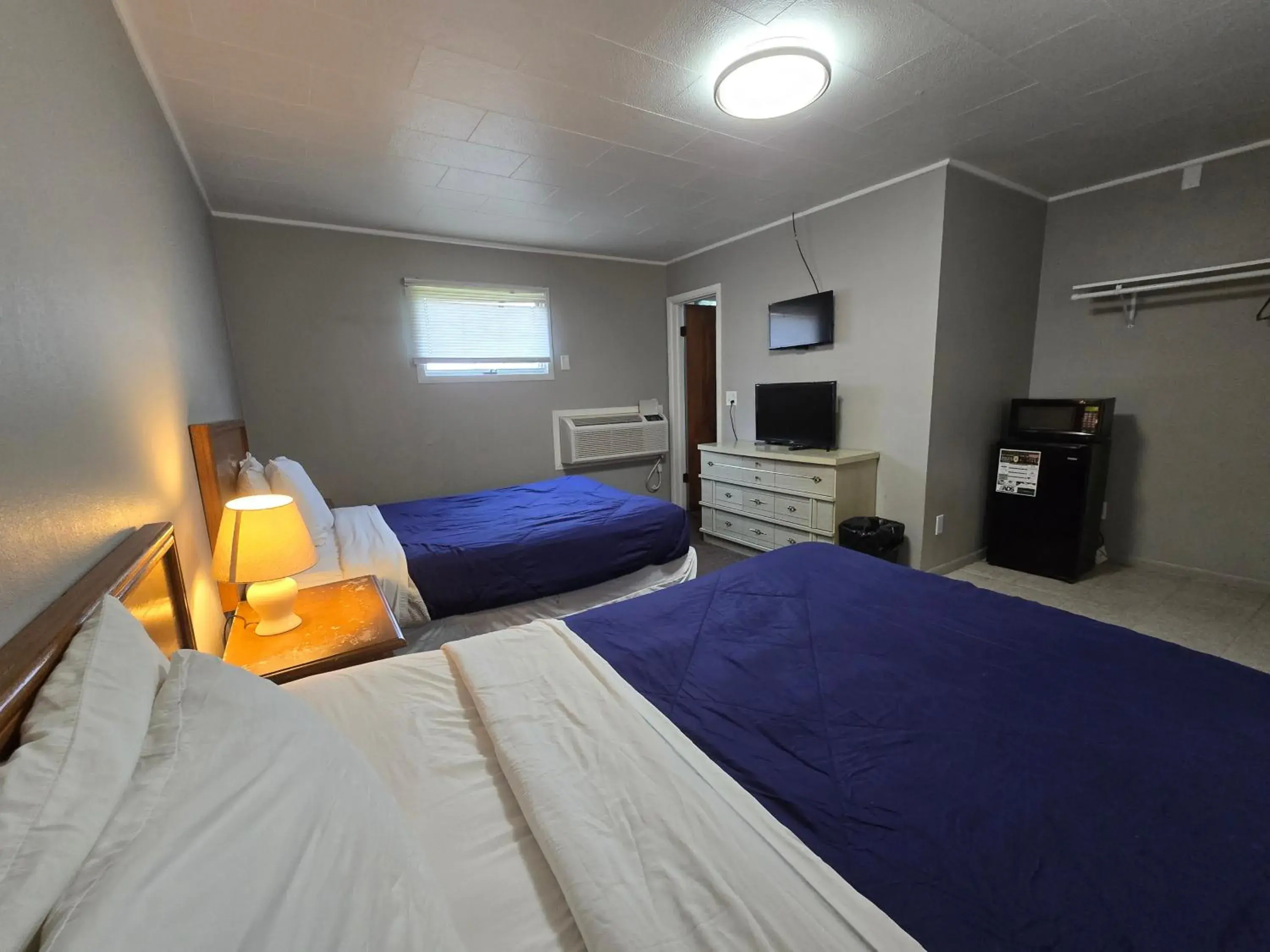 2 Full Beds Non-Smoking in OYO Sandman Inn 2 Full Beds Non-Smoking in OYO Sandman Inn