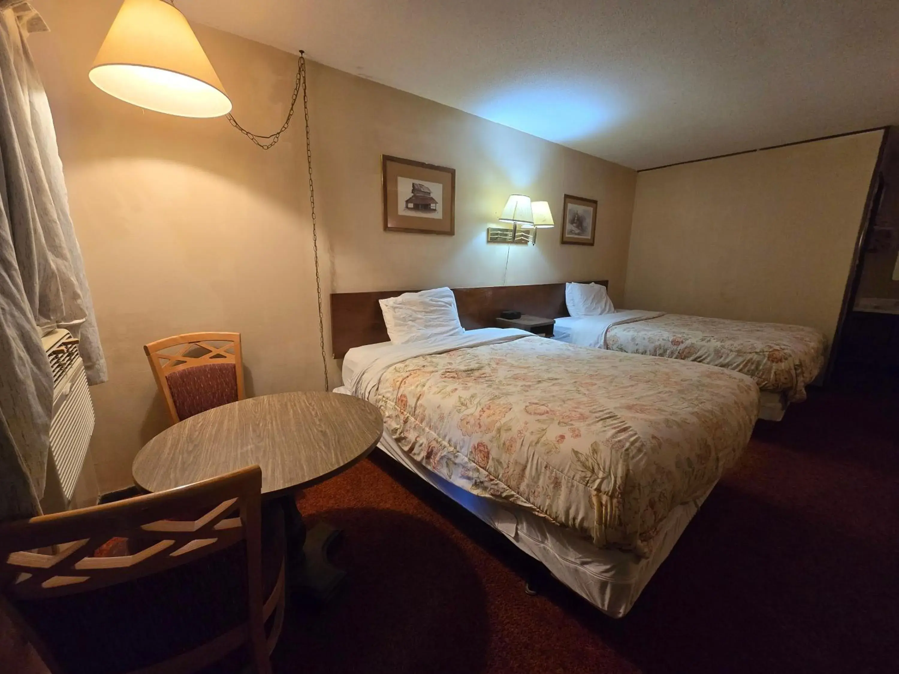 2 Queen Beds Non-Smoking in OYO Sandman Inn 2 Queen Beds Non-Smoking in OYO Sandman Inn