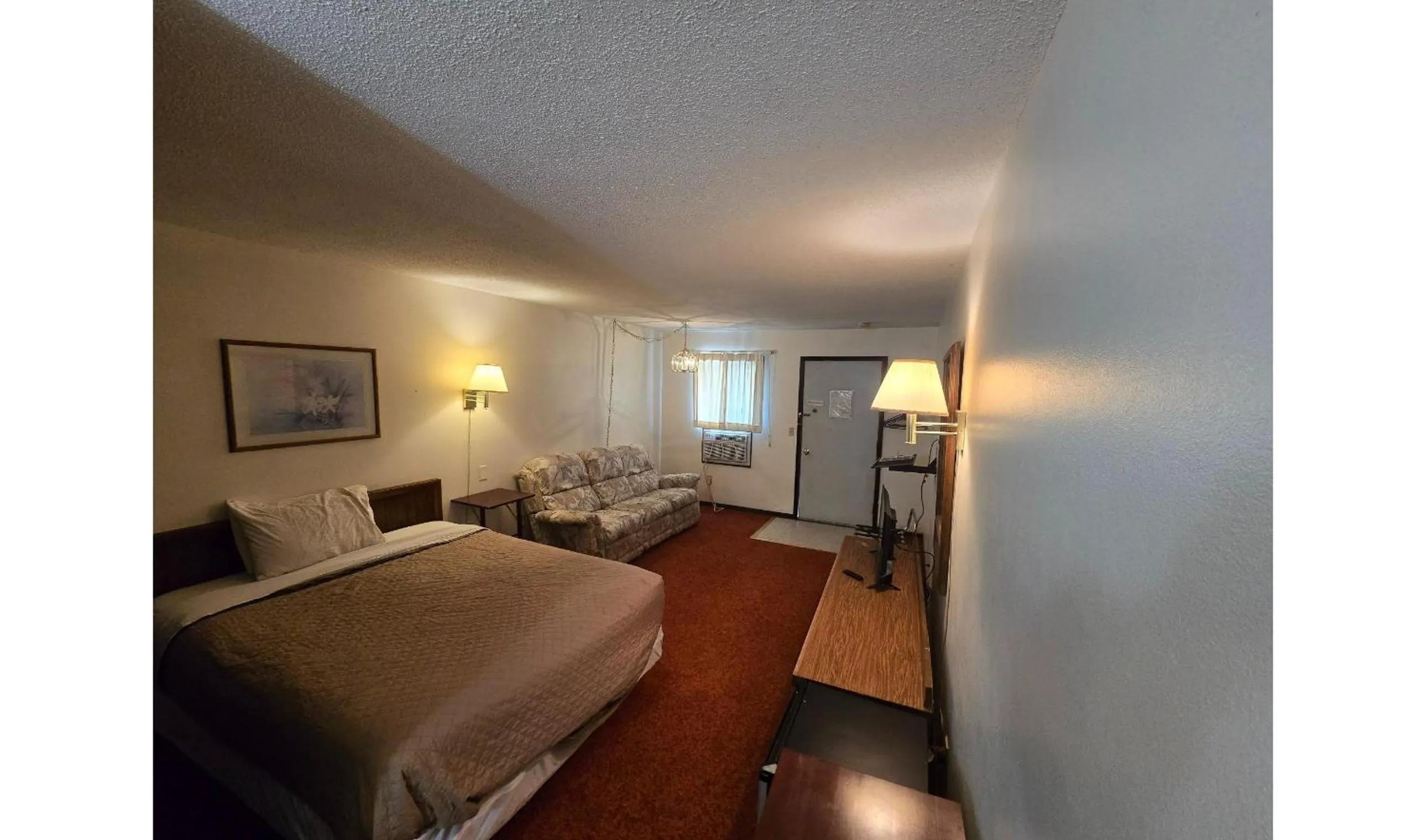 Bedroom, Bed in OYO Sandman Inn