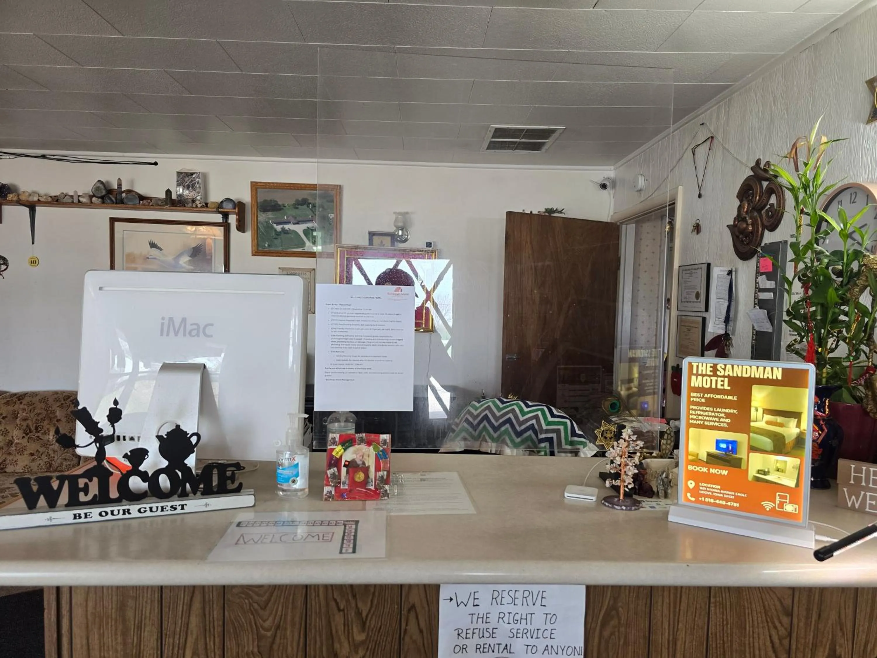 Lobby or reception in OYO Sandman Inn