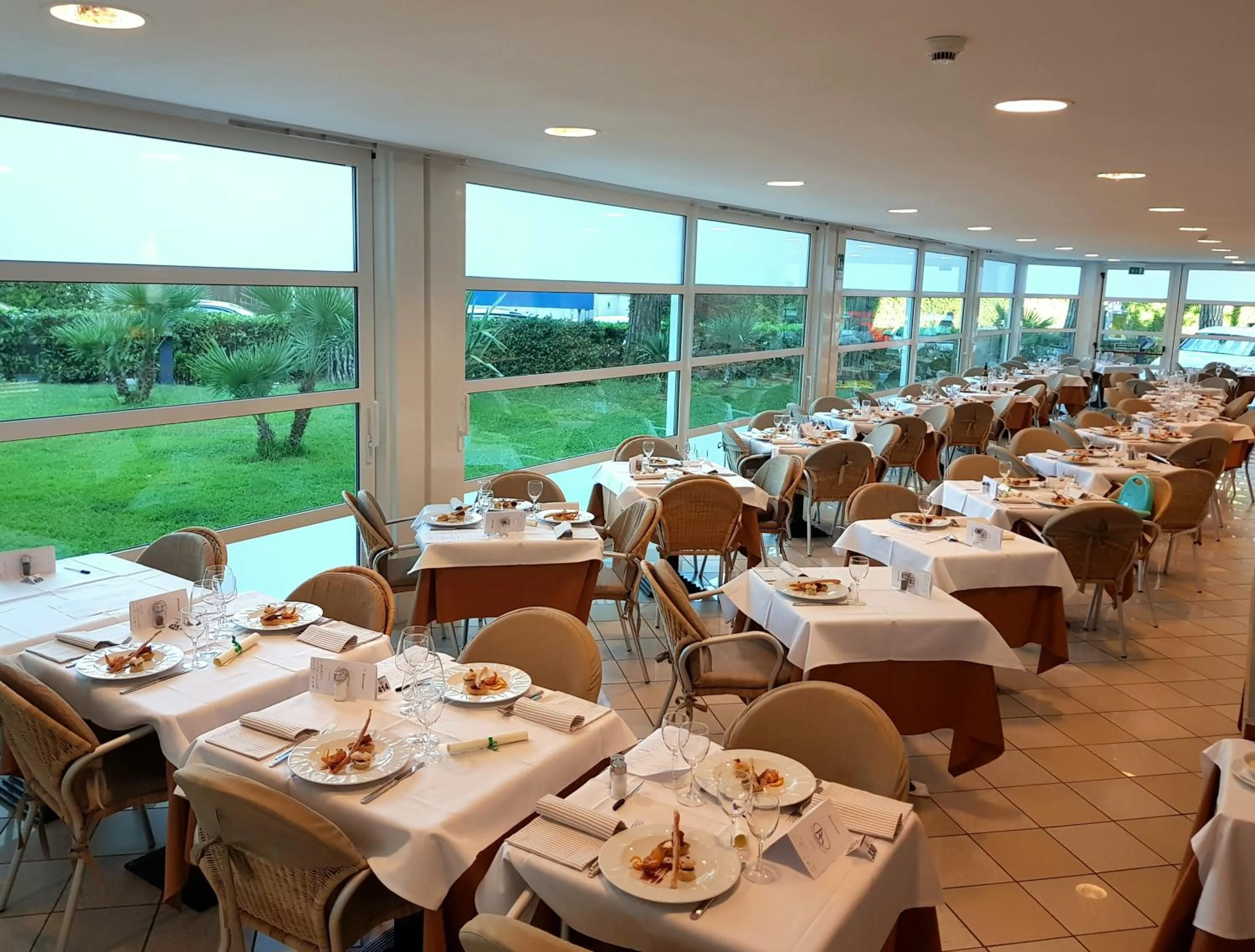 Restaurant/places to eat in Hotel Mediterraneo