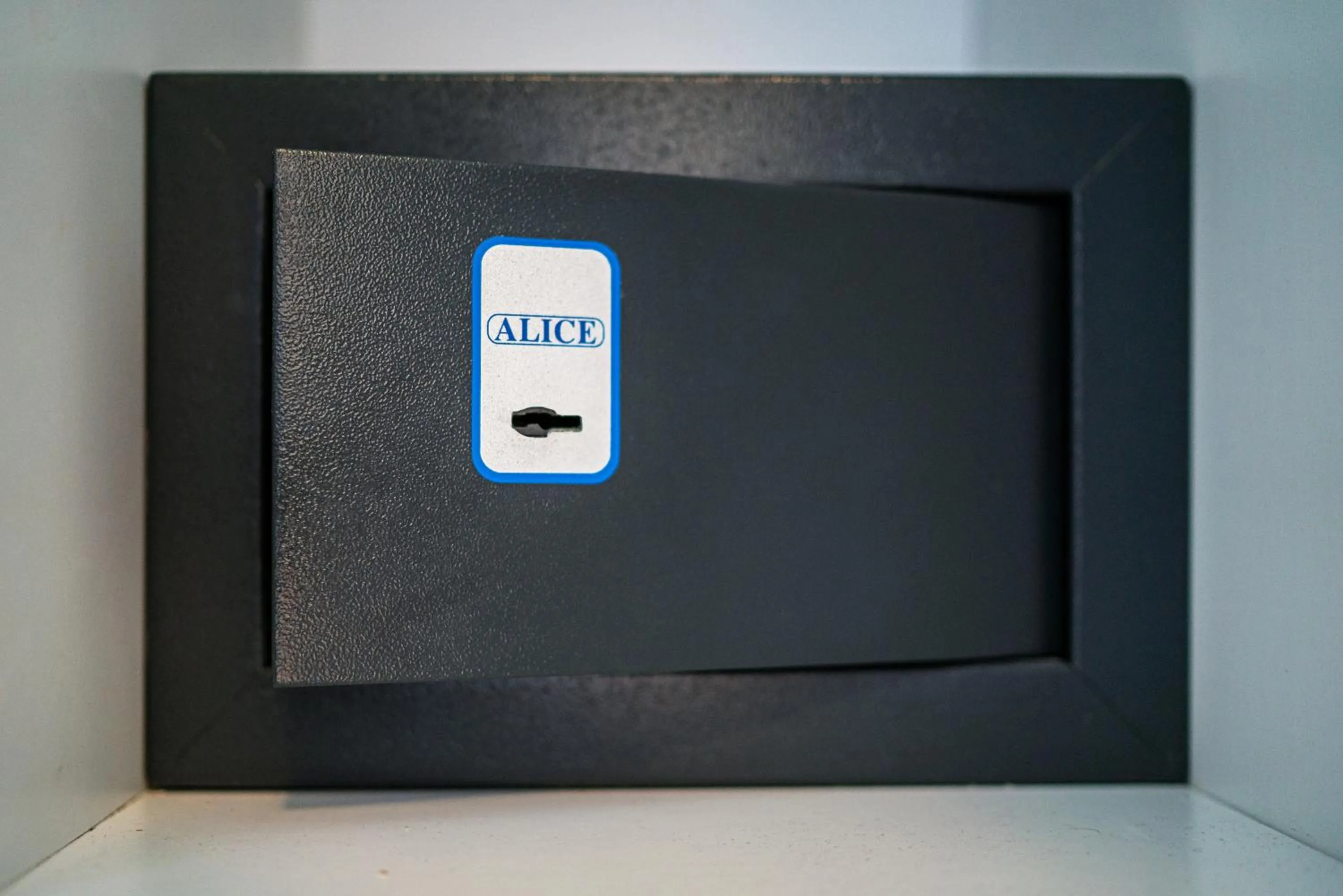 safe in Hotel Mediterraneo