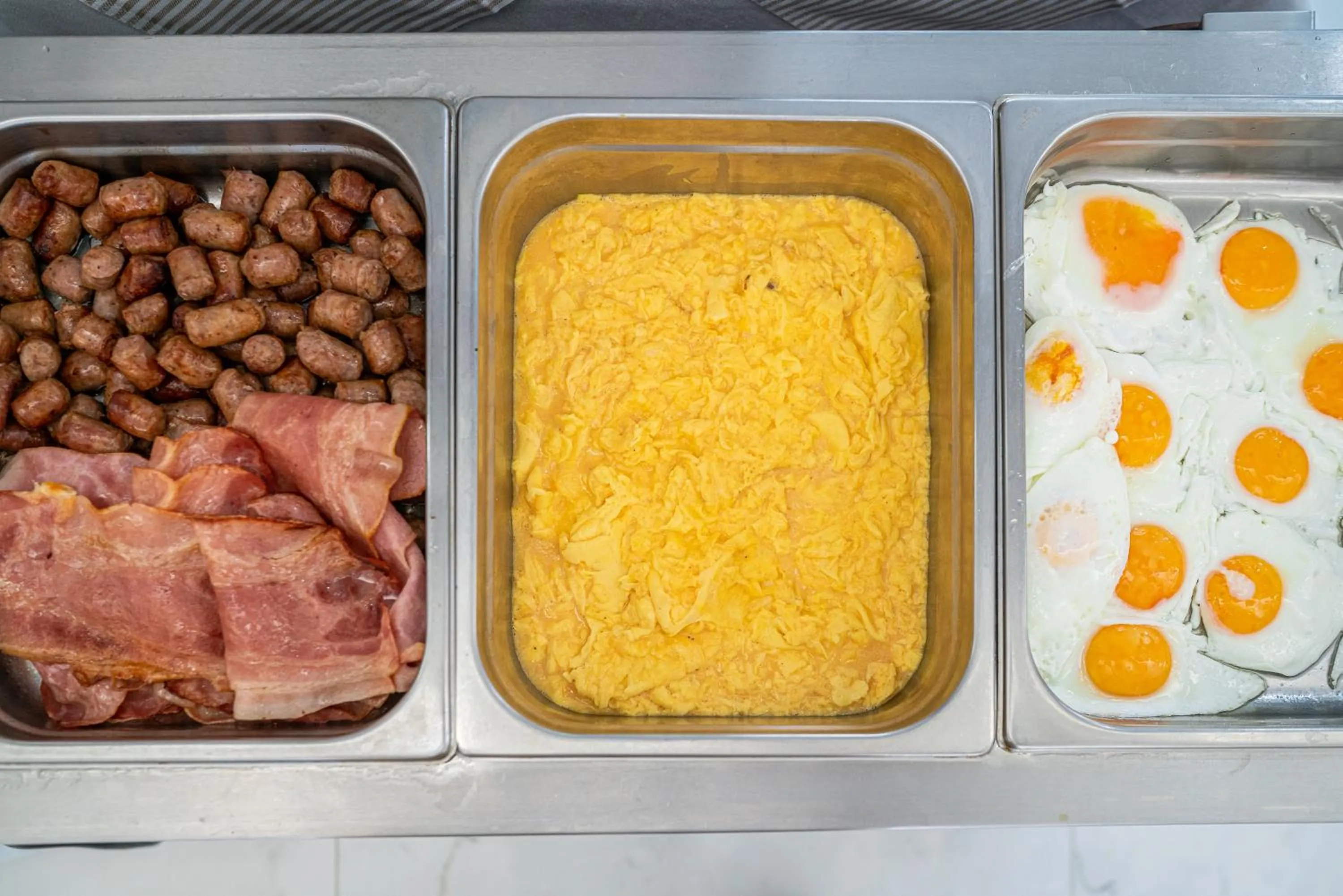 Buffet breakfast in Hotel Mediterraneo