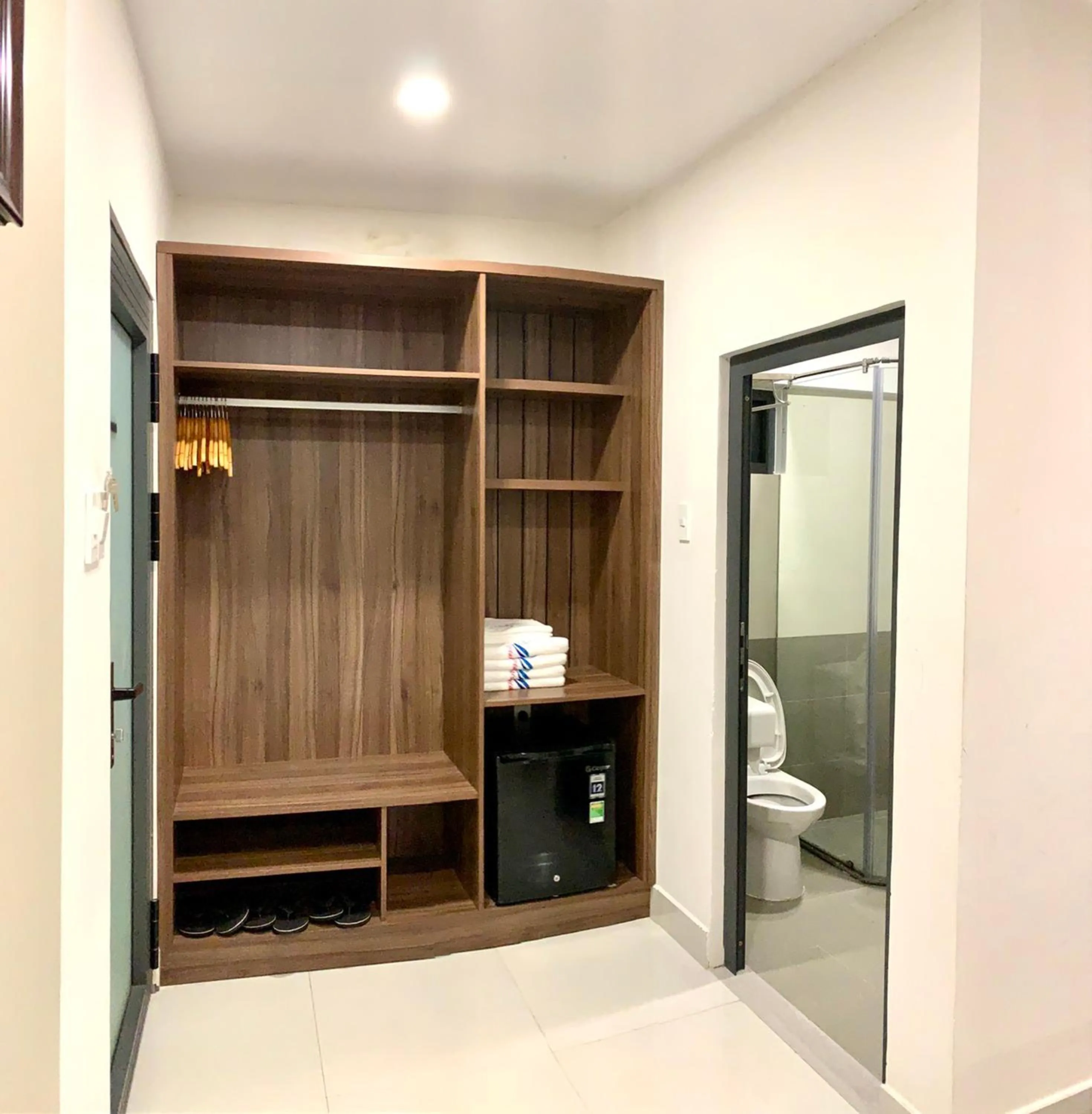wardrobe in DALAT STREAM HOTEL-Khách sạn đẹp Đà Lạt