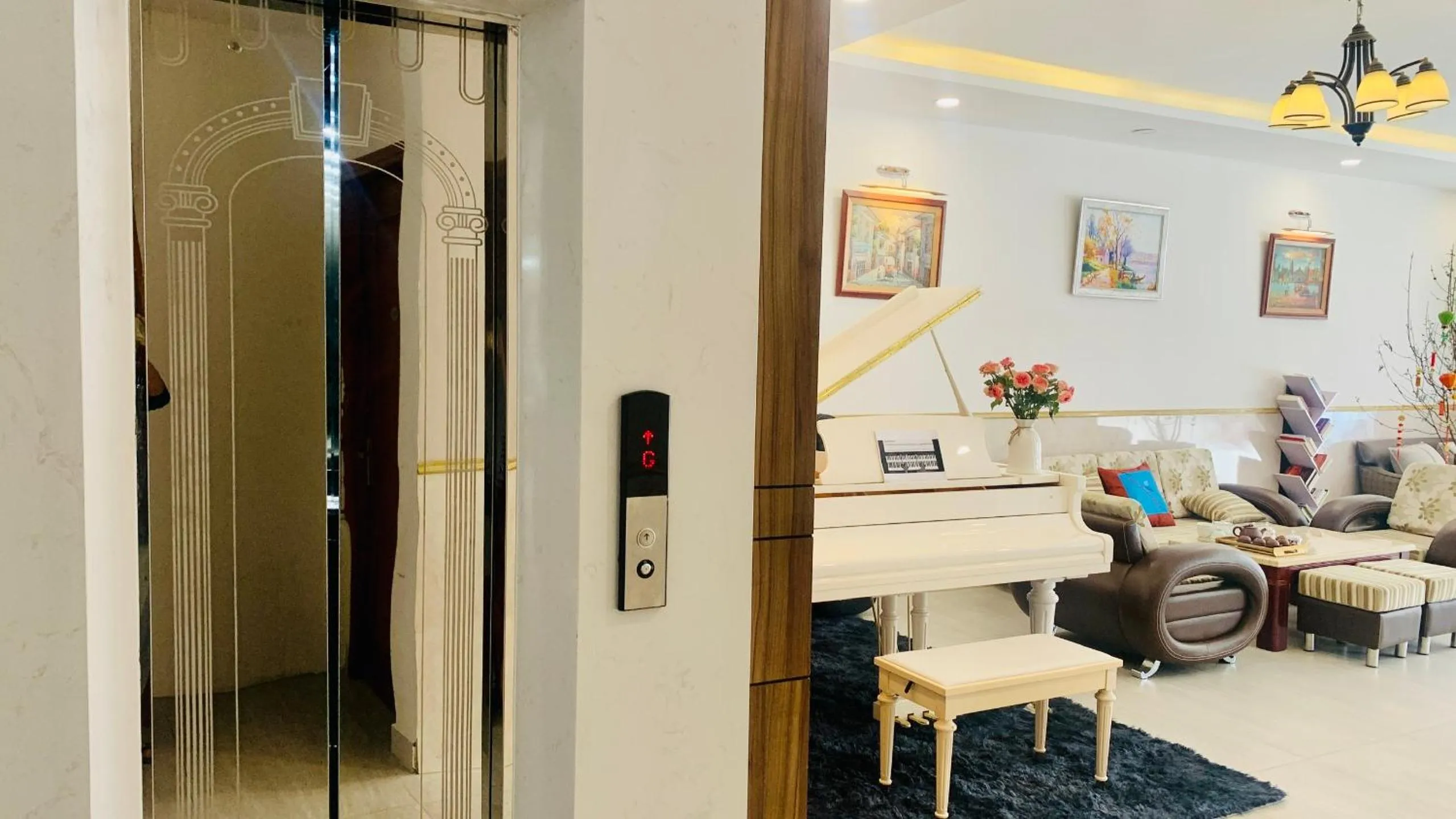 elevator in DALAT STREAM HOTEL-Khách sạn đẹp Đà Lạt