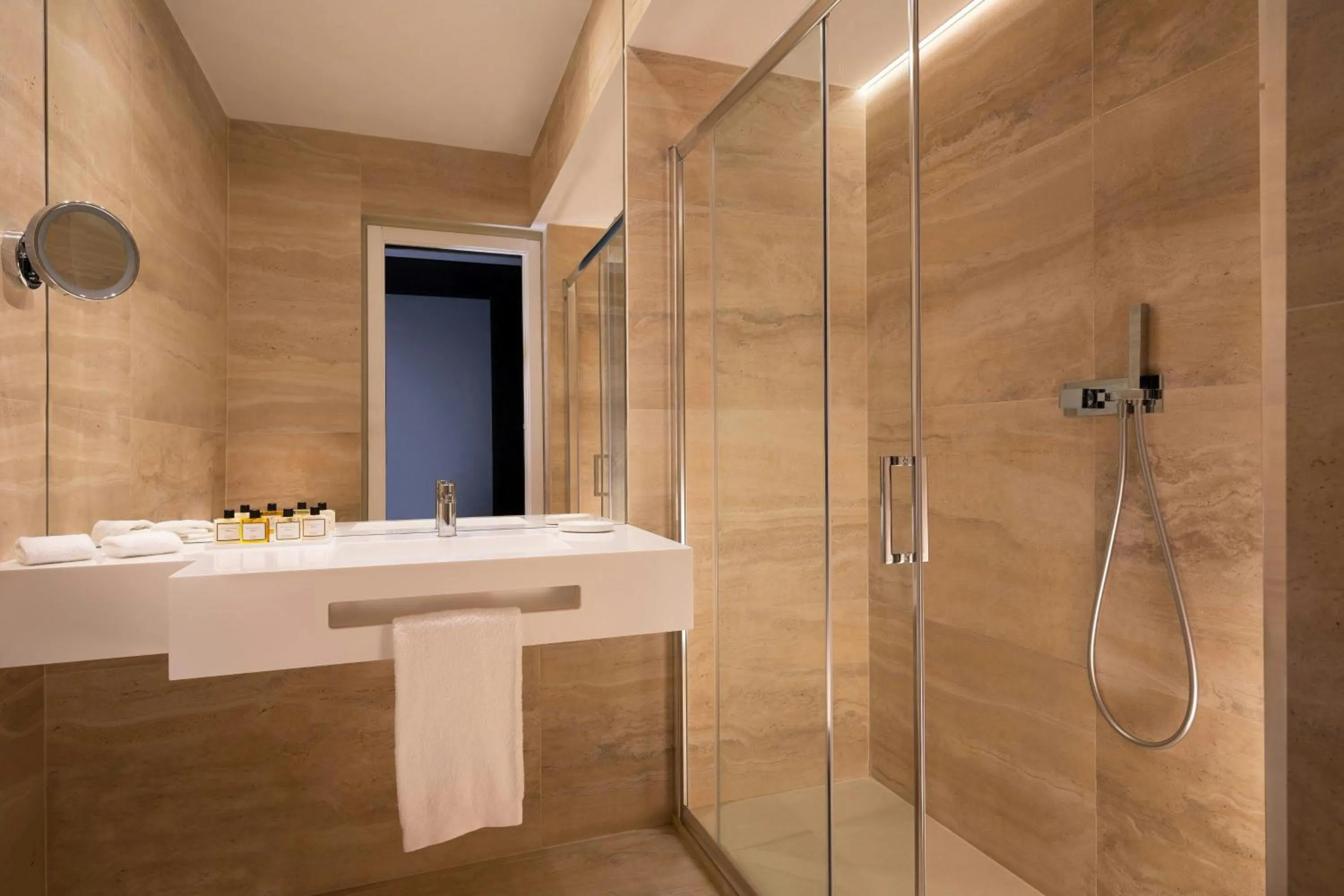 Bathroom in Sina Bernini Bristol, Autograph Collection