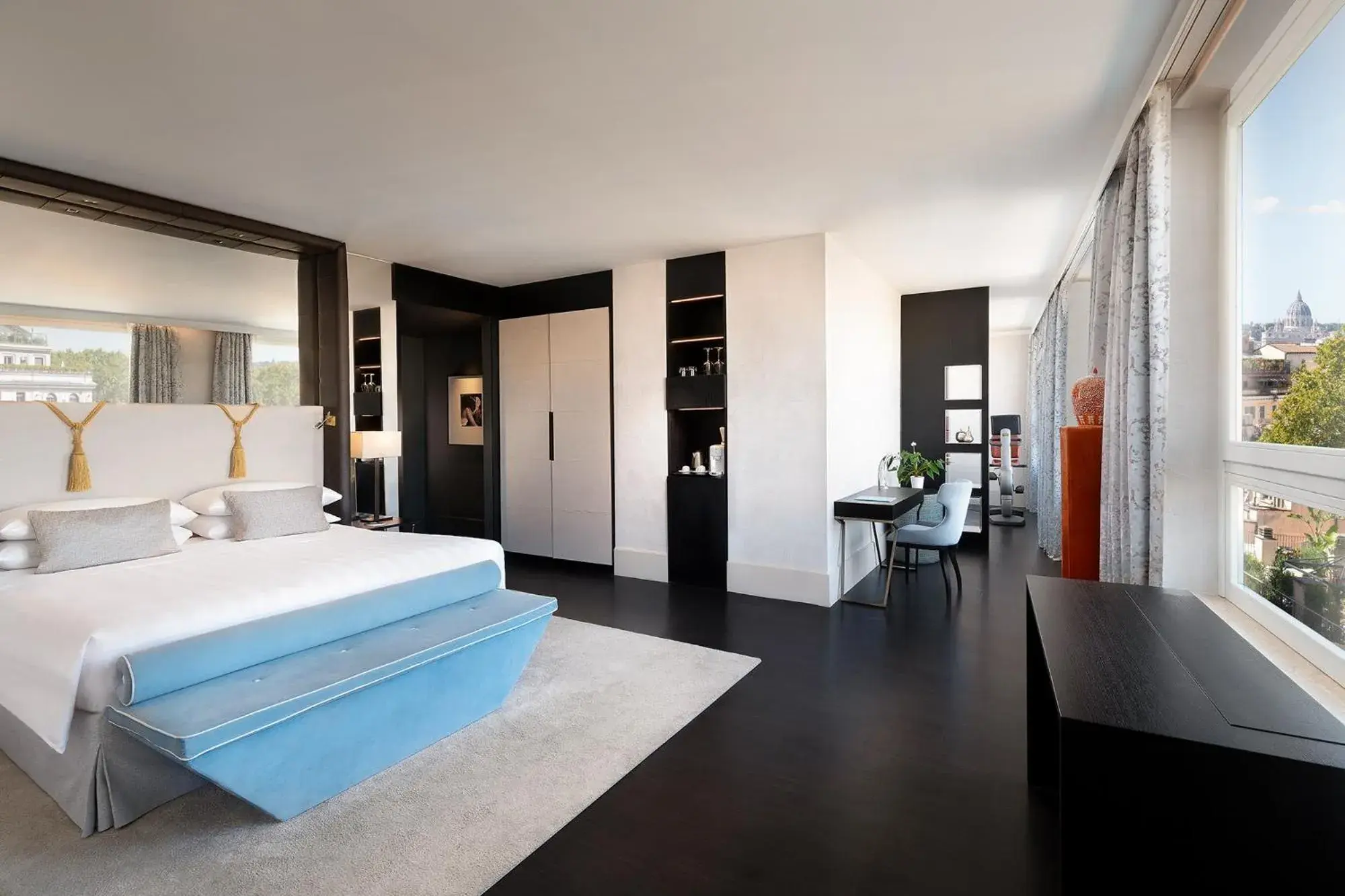 Bedroom, Bed in Sina Bernini Bristol, Autograph Collection Bedroom, Bed in Sina Bernini Bristol, Autograph Collection