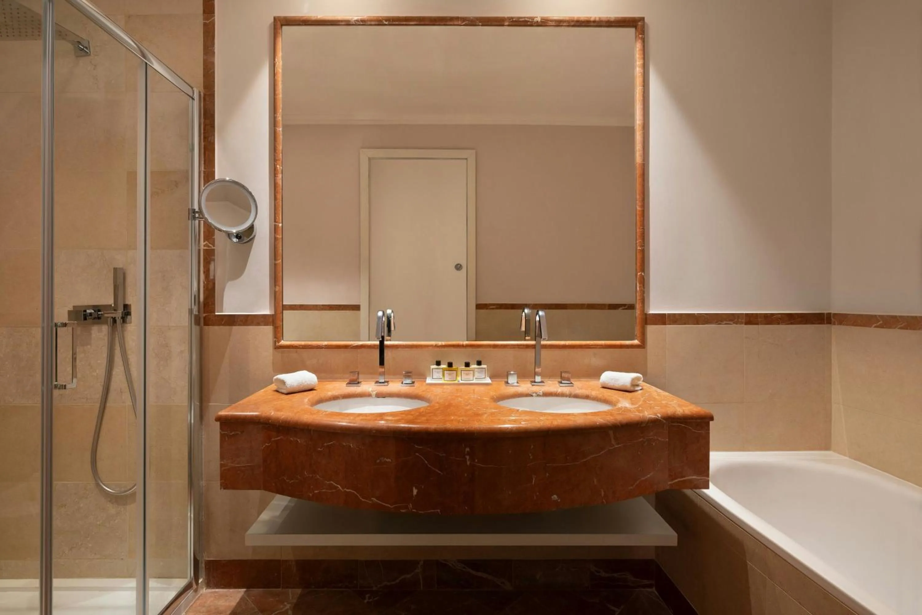 Bathroom in Sina Bernini Bristol, Autograph Collection