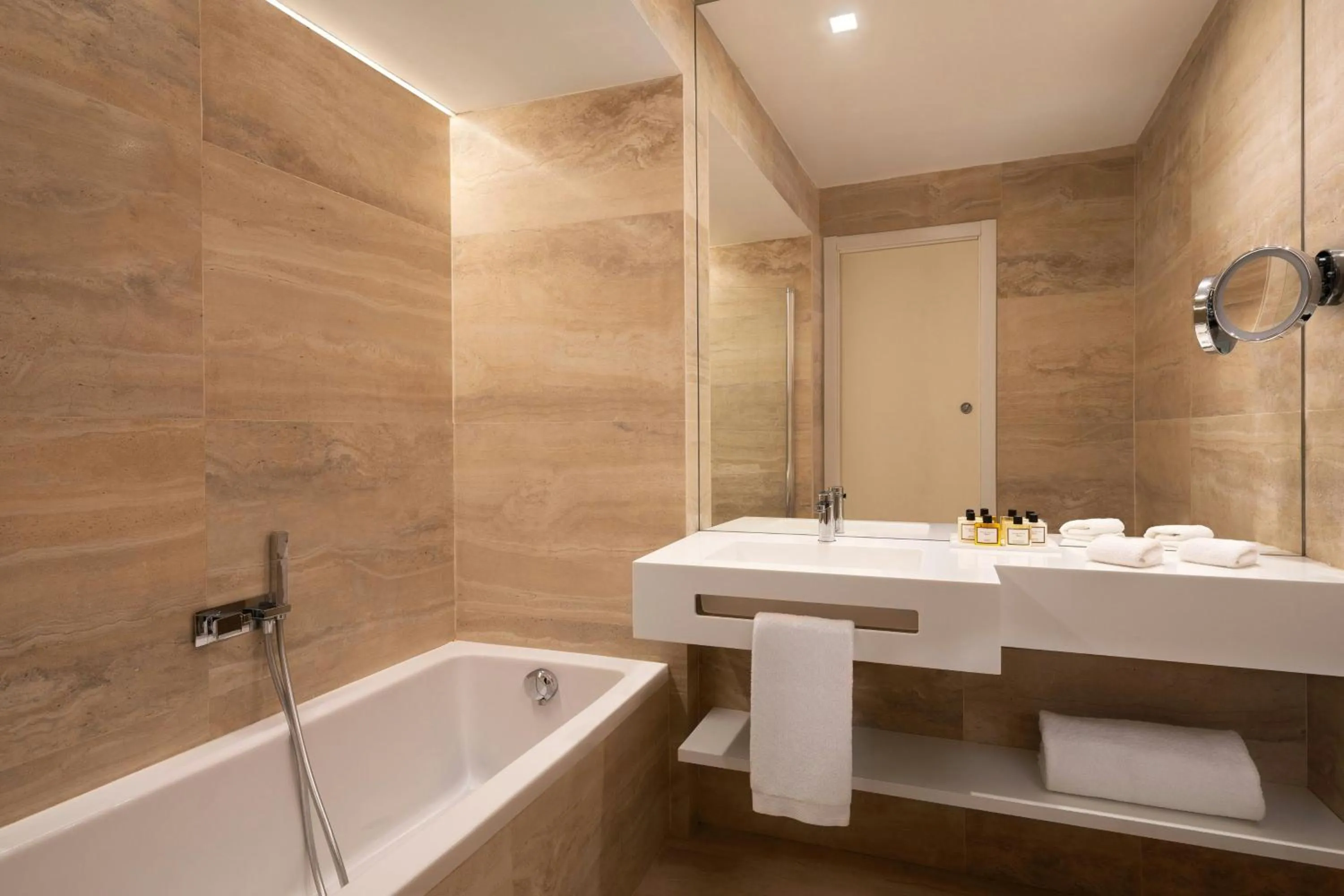 Bathroom in Sina Bernini Bristol, Autograph Collection