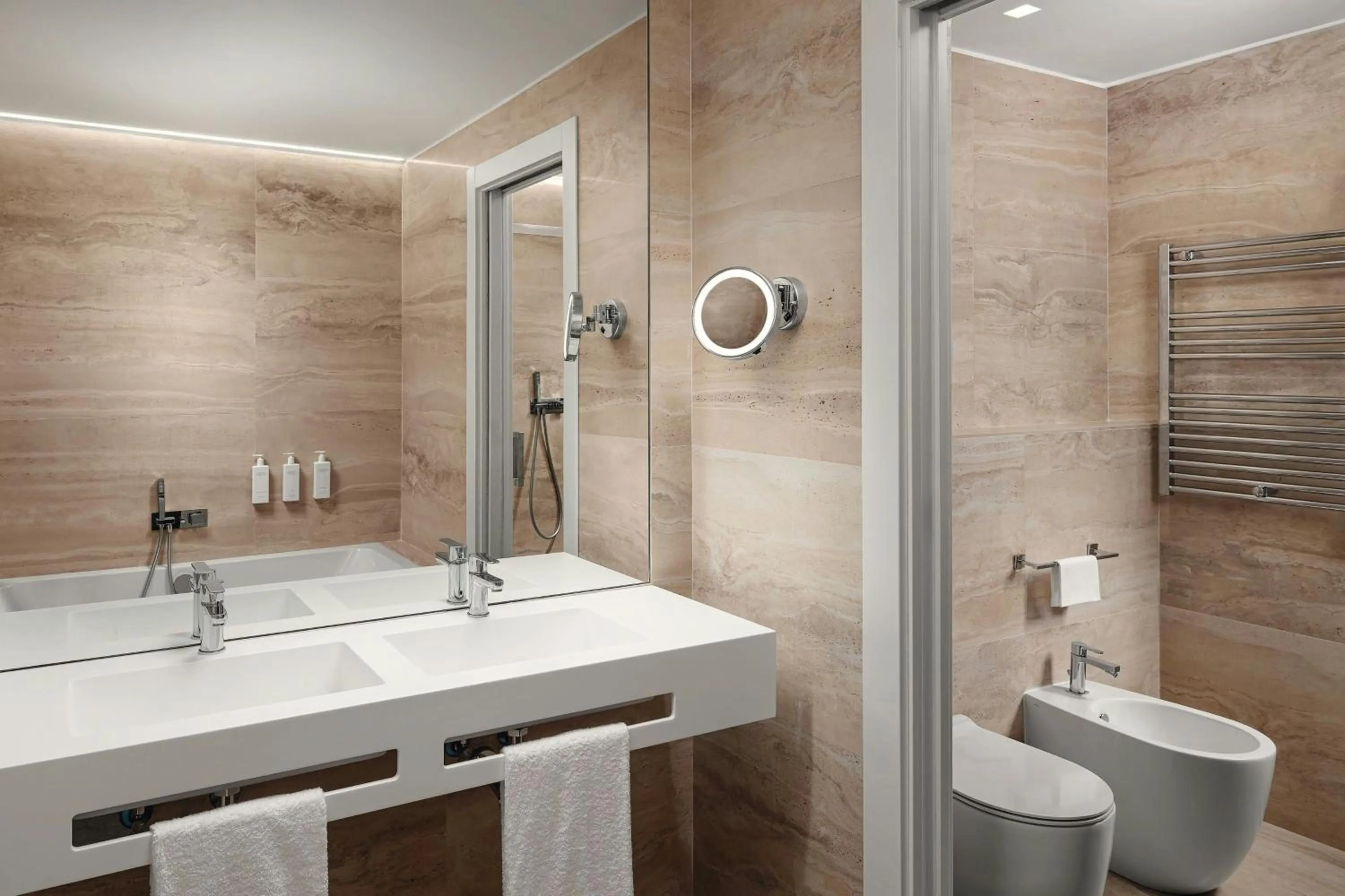 Bathroom in Sina Bernini Bristol, Autograph Collection