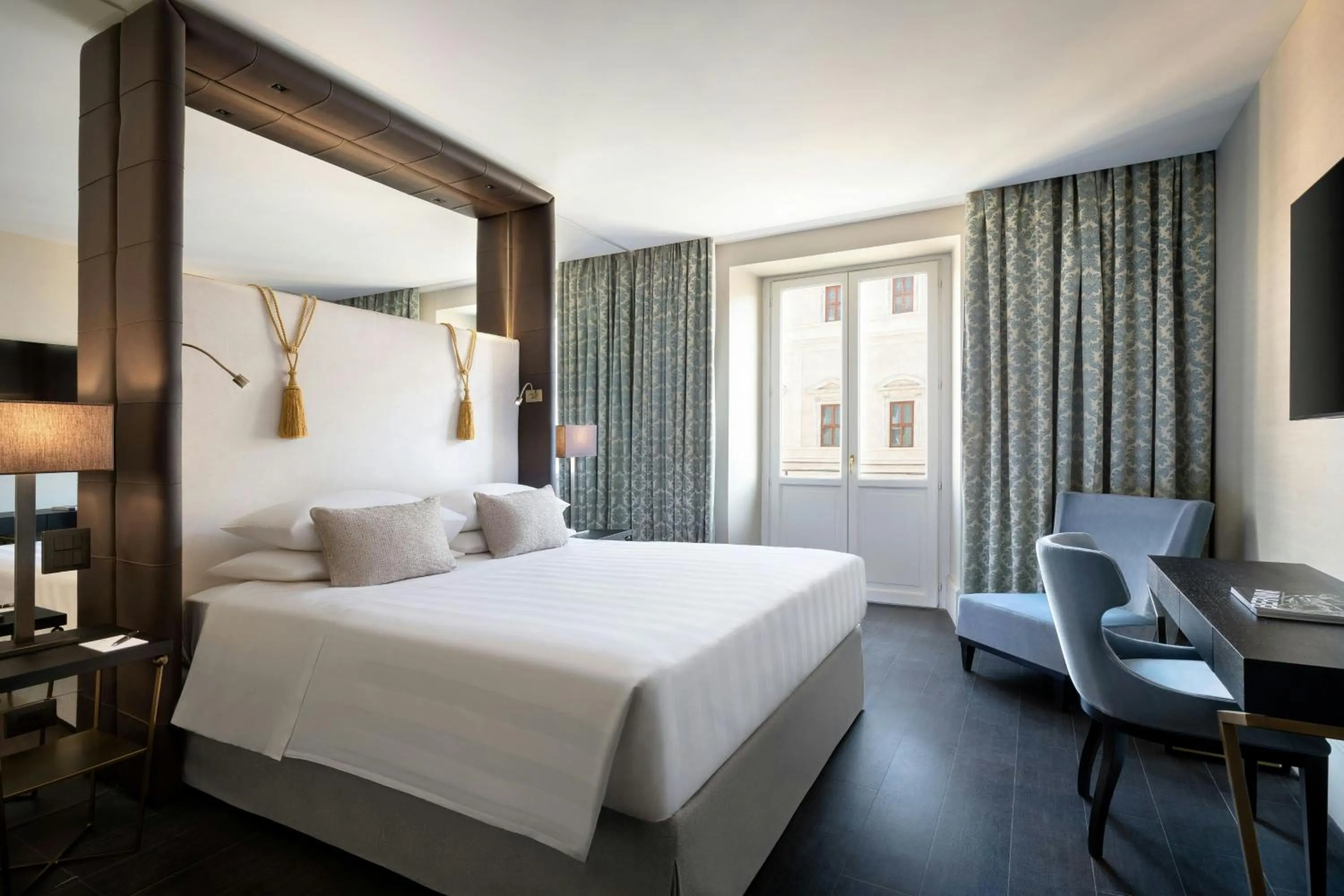 Bedroom, Bed in Sina Bernini Bristol, Autograph Collection