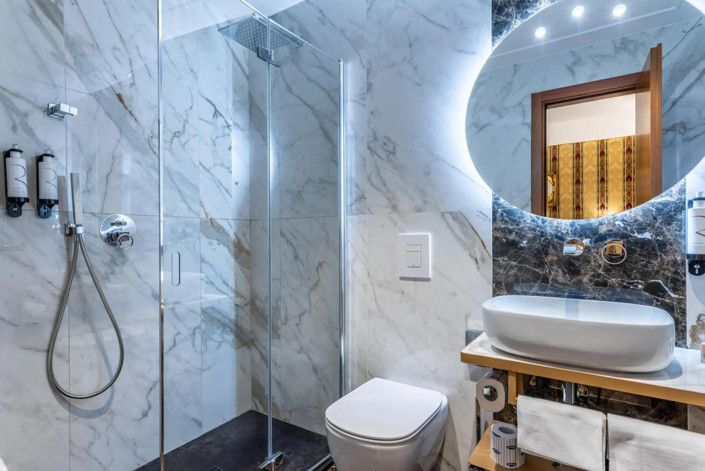 Bathroom in Hotel Raffaello - Sure Hotel Collection by Best Western Bathroom in Hotel Raffaello - Sure Hotel Collection by Best Western