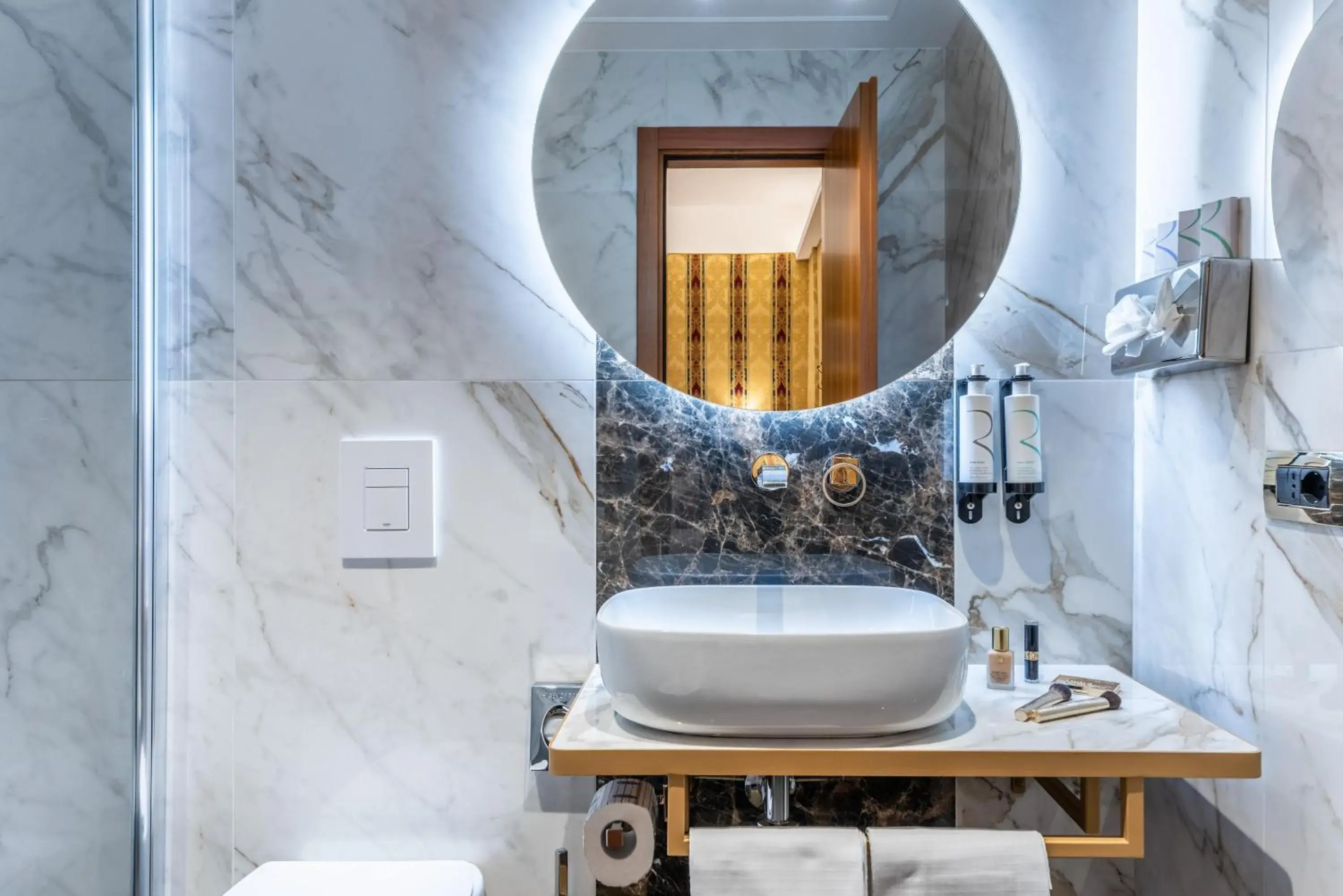 Bathroom in Hotel Raffaello - Sure Hotel Collection by Best Western Bathroom in Hotel Raffaello - Sure Hotel Collection by Best Western