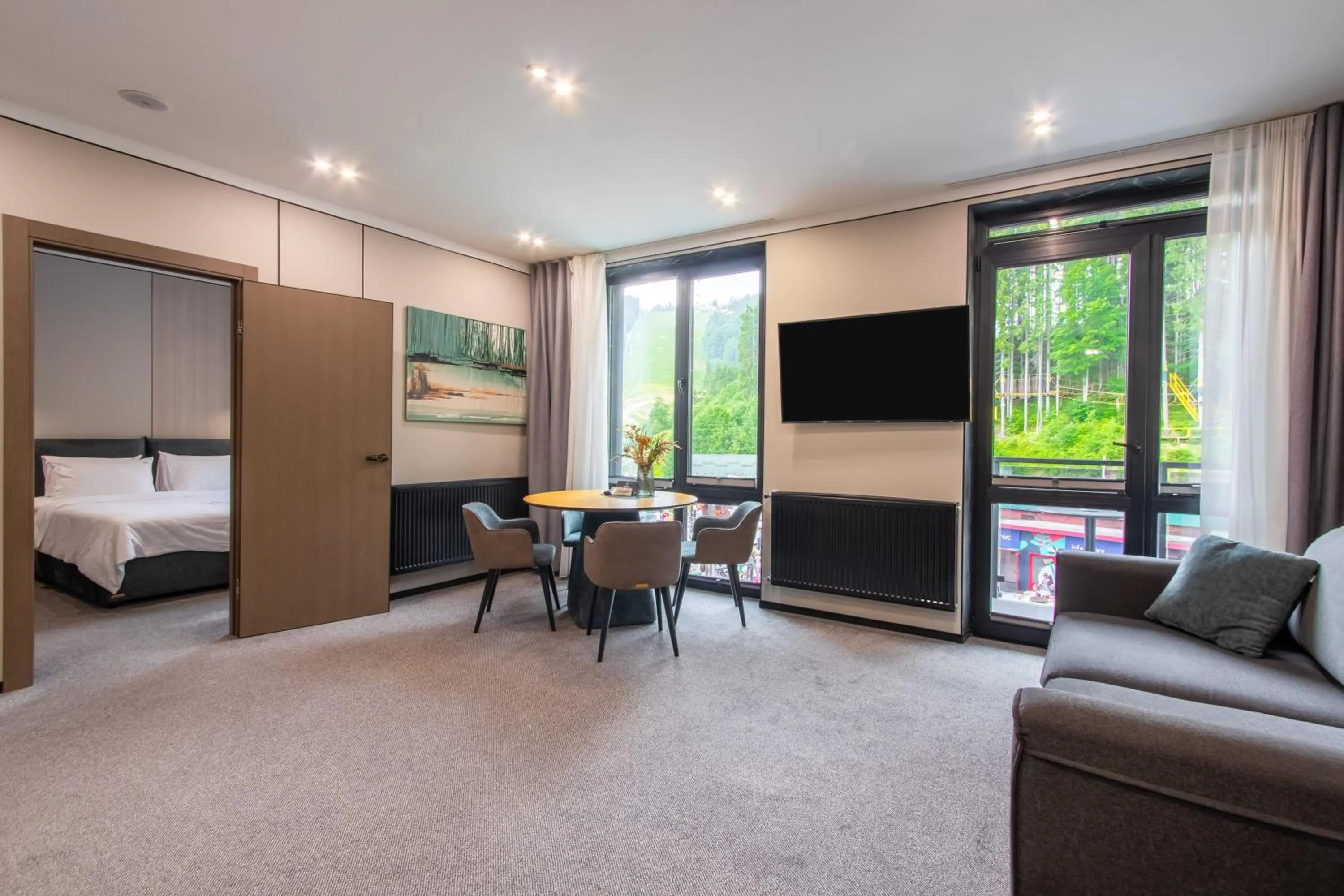 Photo of the whole room, Bed in Shelter Apart Hotel