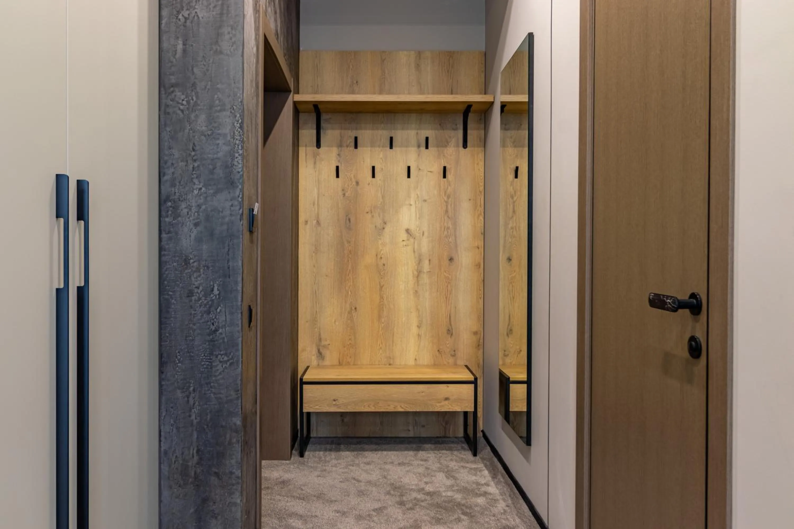 wardrobe in Shelter Apart Hotel