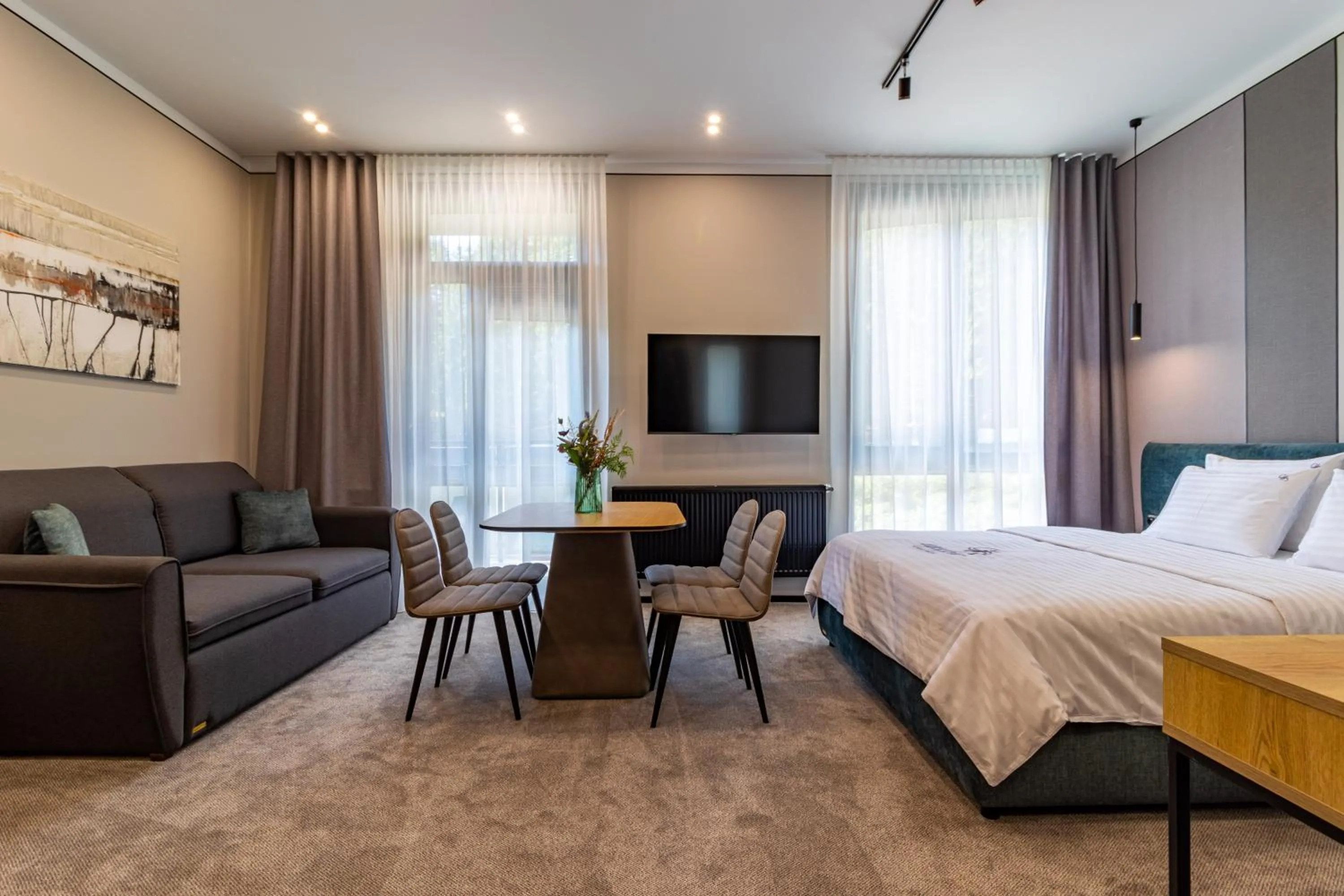 Photo of the whole room, Bed in Shelter Apart Hotel