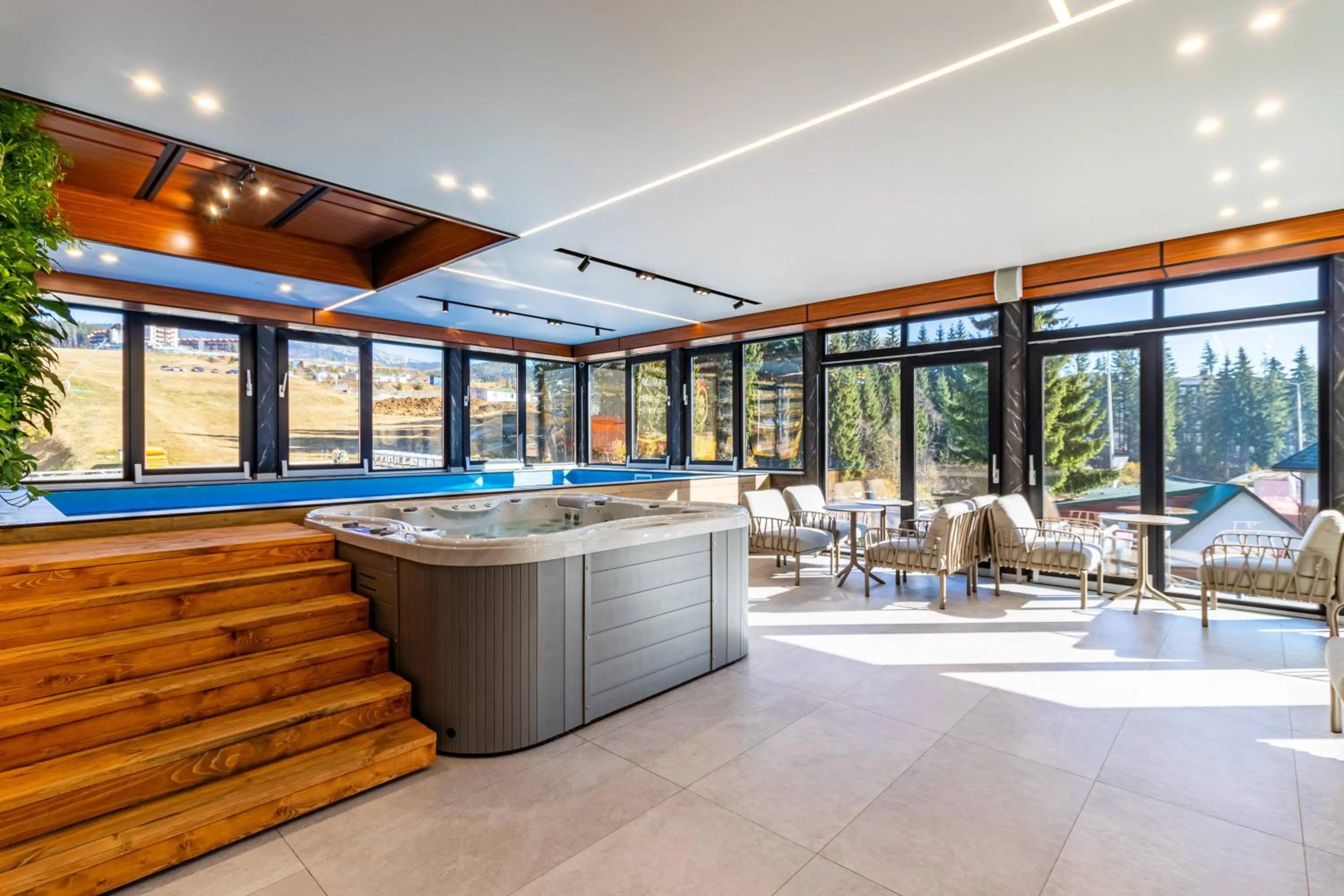 Hot Tub in Shelter Apart Hotel