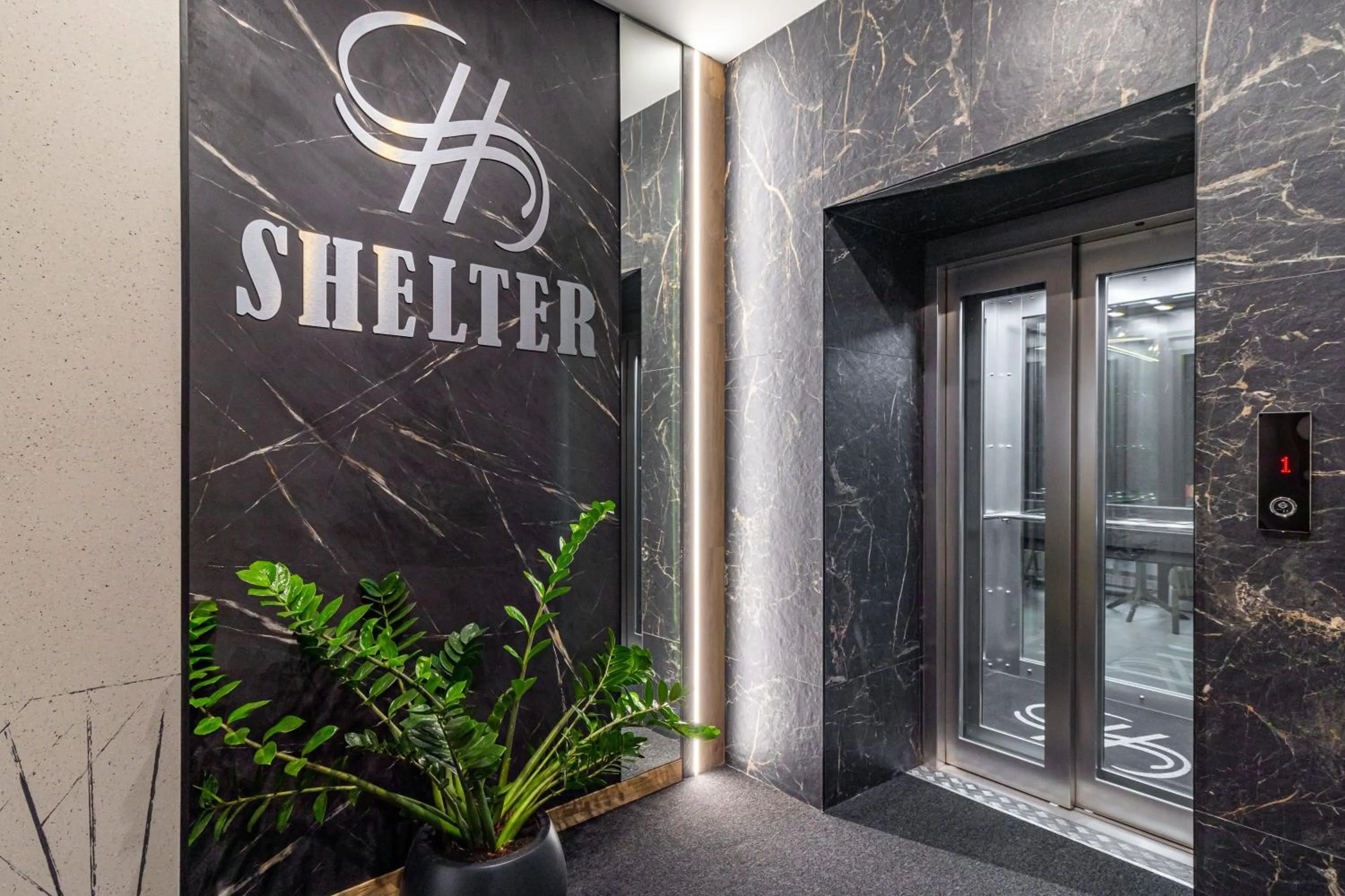 elevator in Shelter Apart Hotel