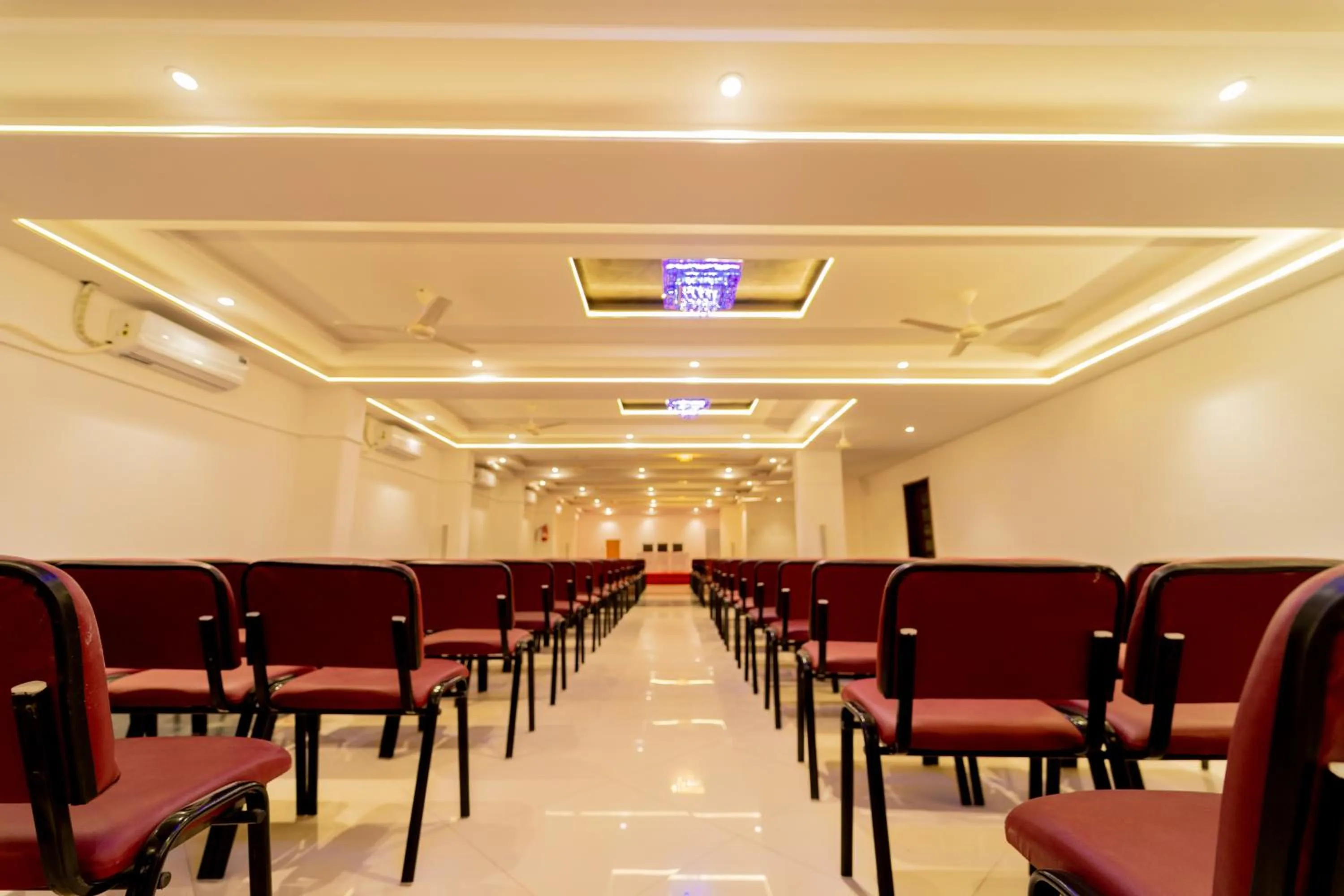Business facilities in Hotel Kewal