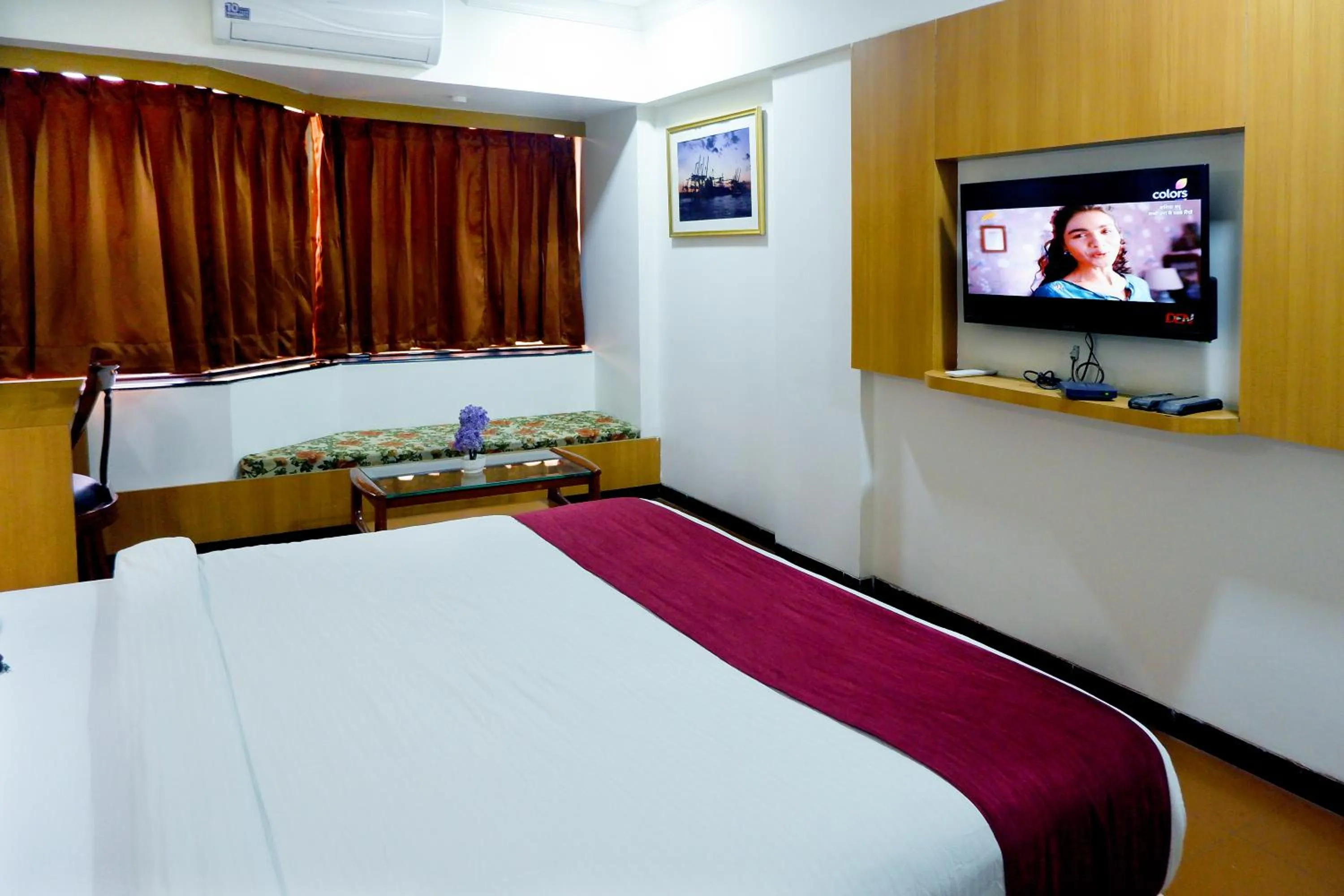 Bed in Hotel Kewal