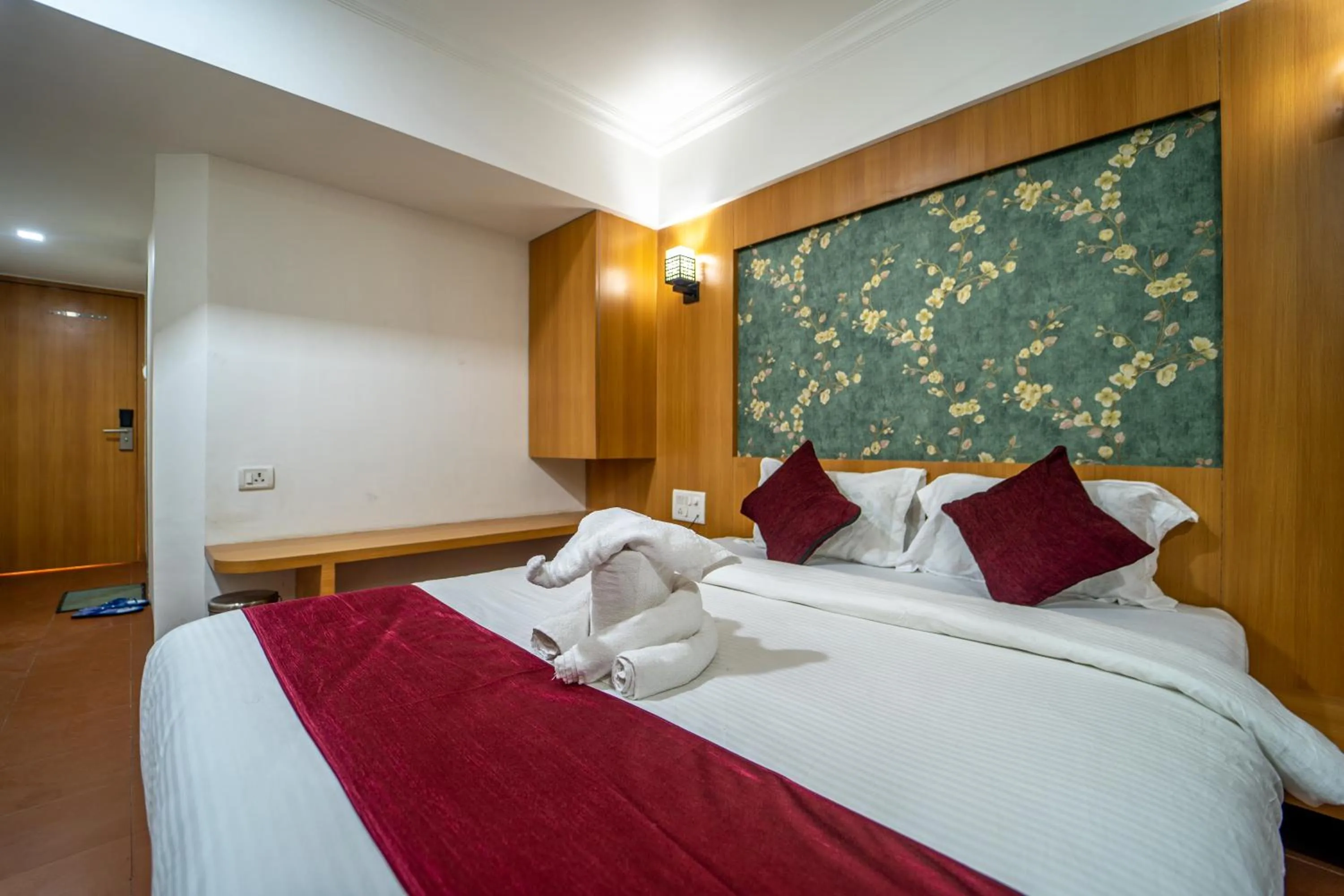 Bedroom, Bed in Hotel Kewal