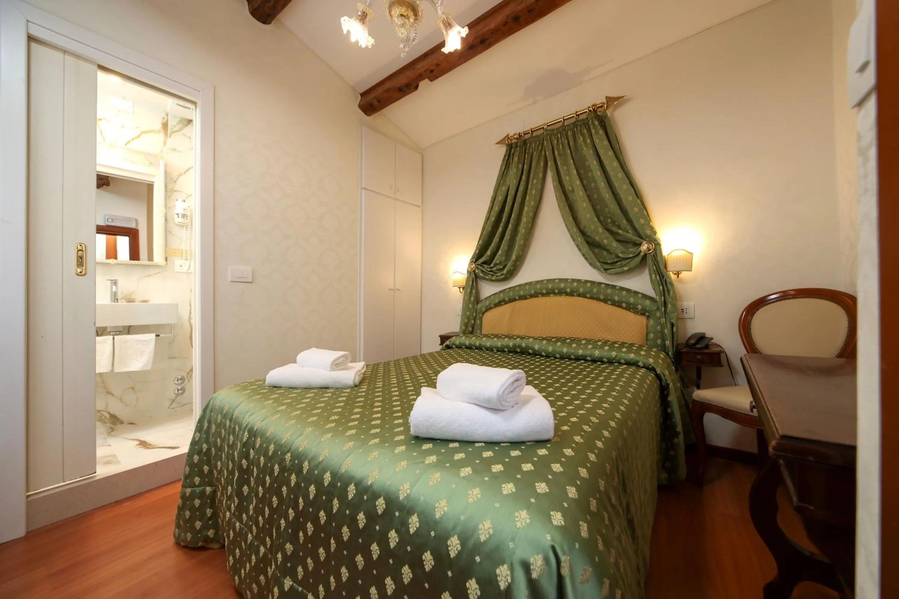 Bedroom, Bed in Hotel Da Bruno