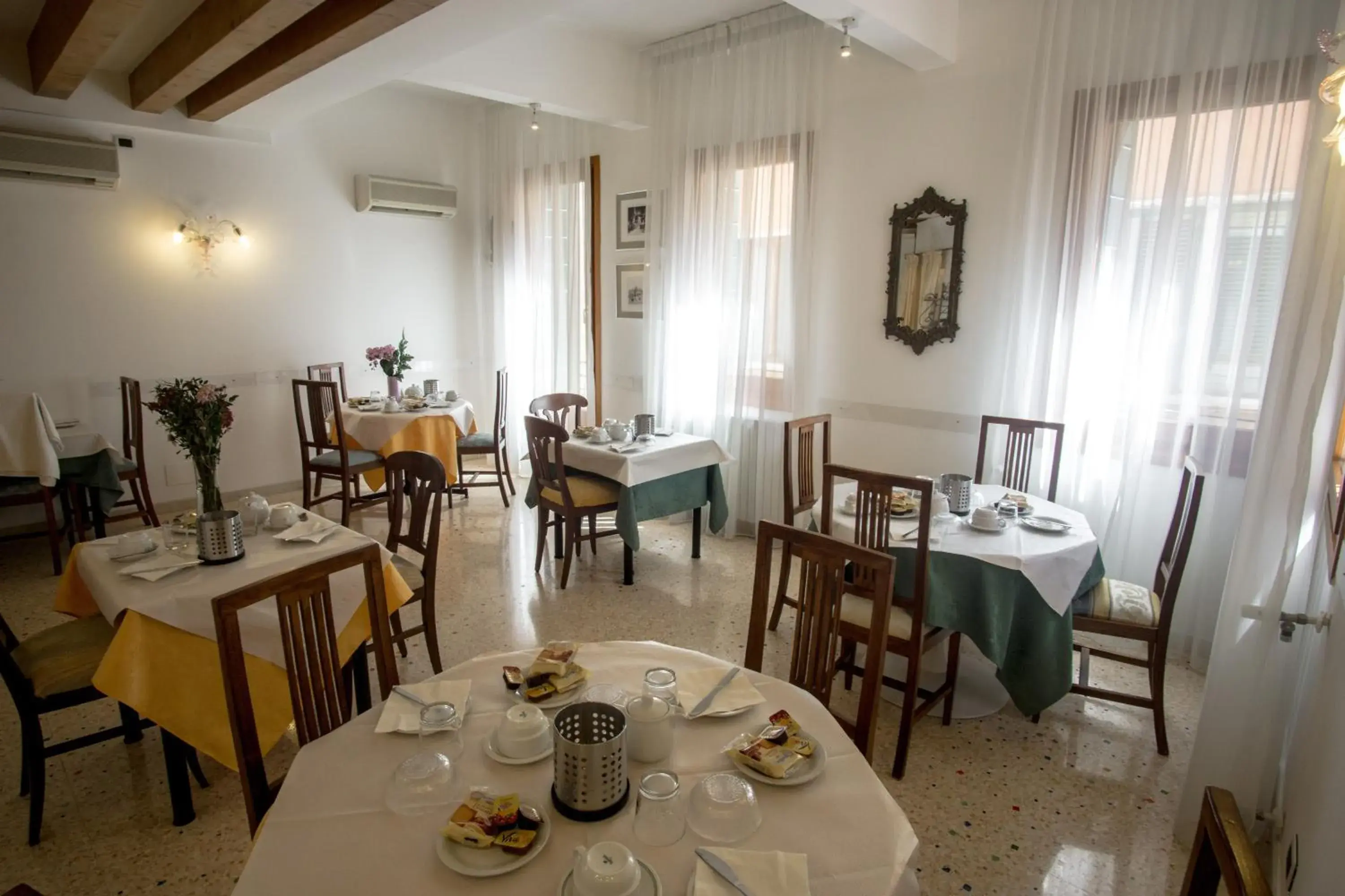 Breakfast in Hotel Antigo Trovatore Breakfast in Hotel Antigo Trovatore