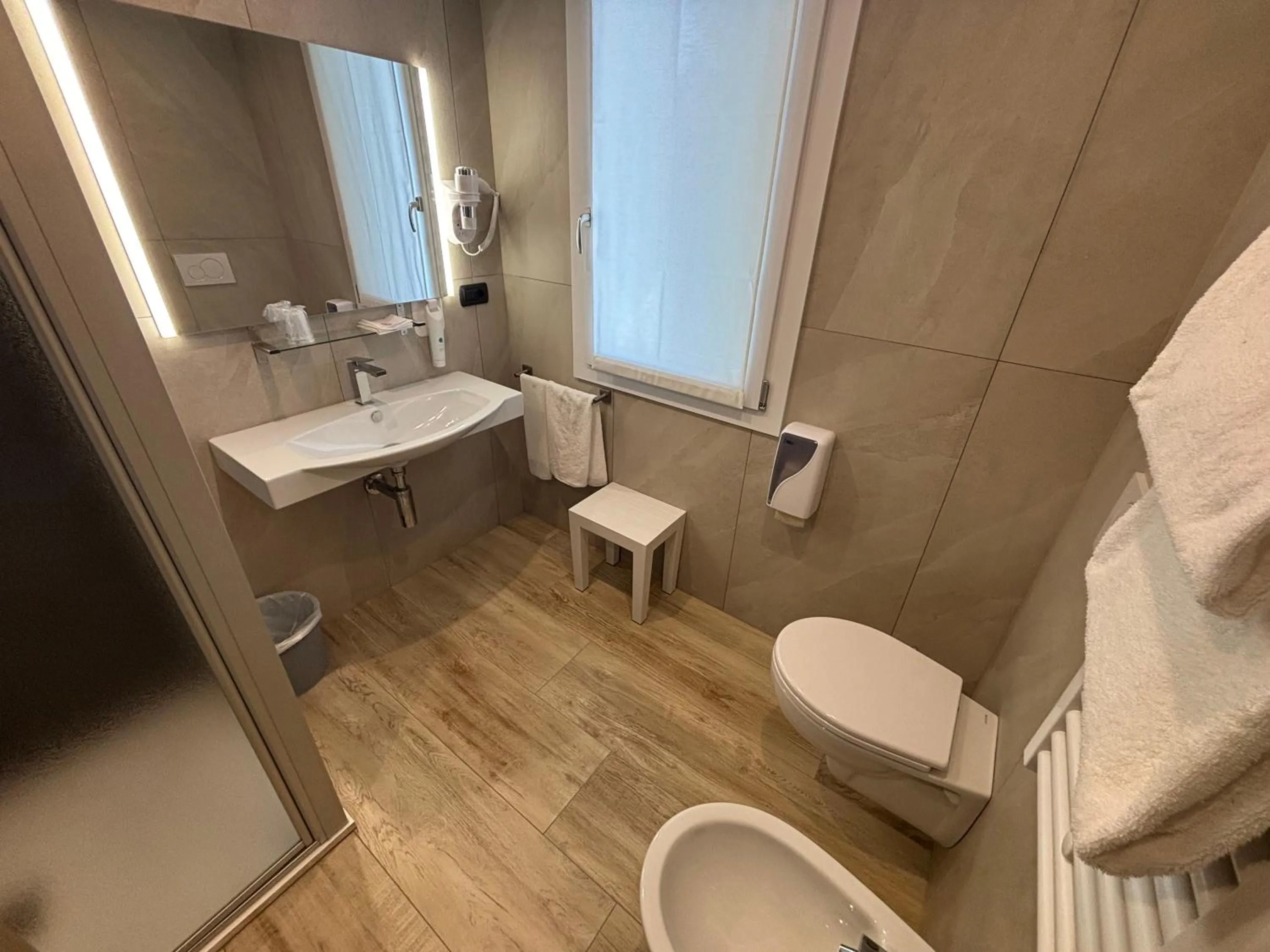 Shower in Bis Hotel Varese