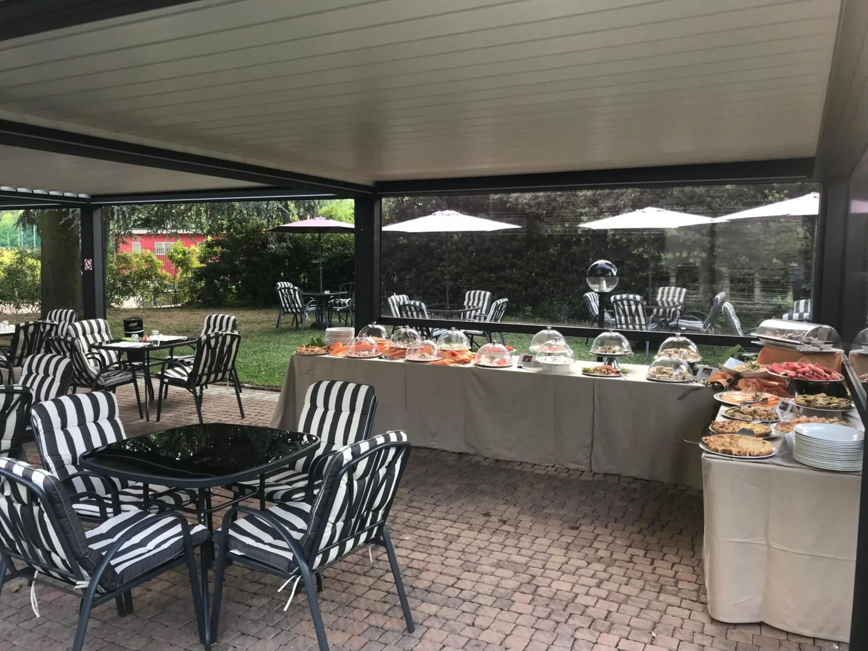 Food and drinks in Bis Hotel Varese Food and drinks in Bis Hotel Varese