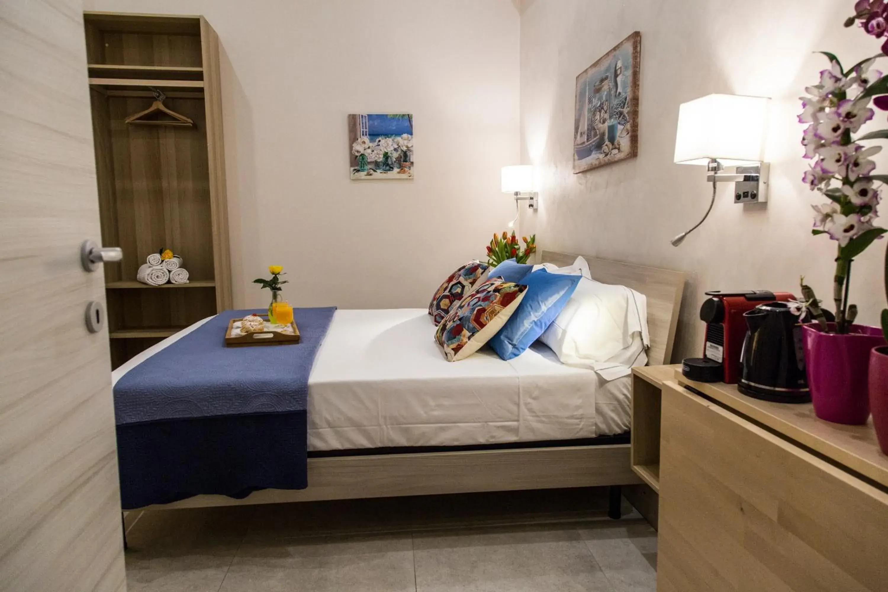 Economy Double Room - single occupancy in Tourist Appartment Port Inn - Free Transport Structure to Cruise Ship Economy Double Room - single occupancy in Tourist Appartment Port Inn - Free Transport Structure to Cruise Ship