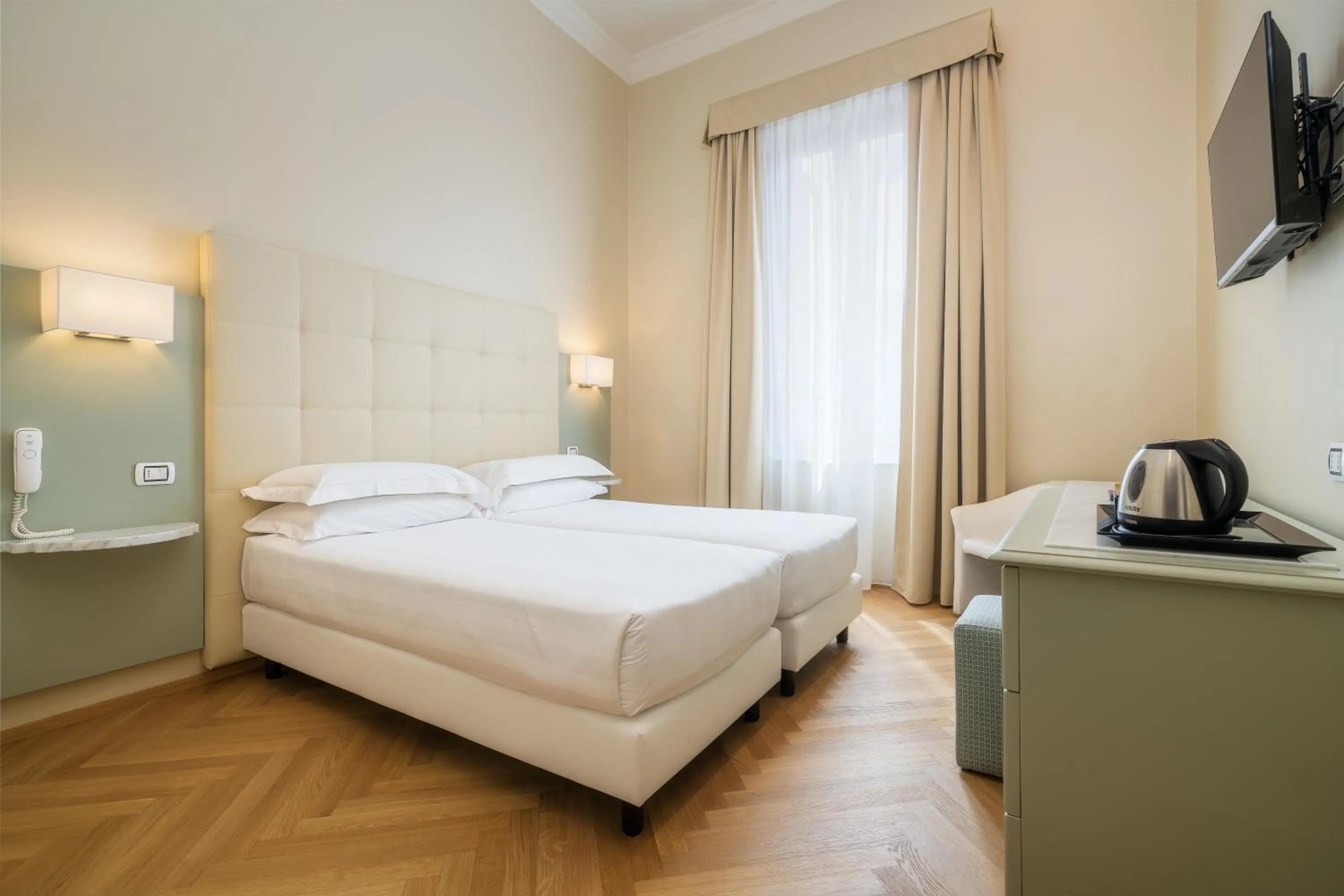 Bedroom, Bed in Hotel Croce Di Malta