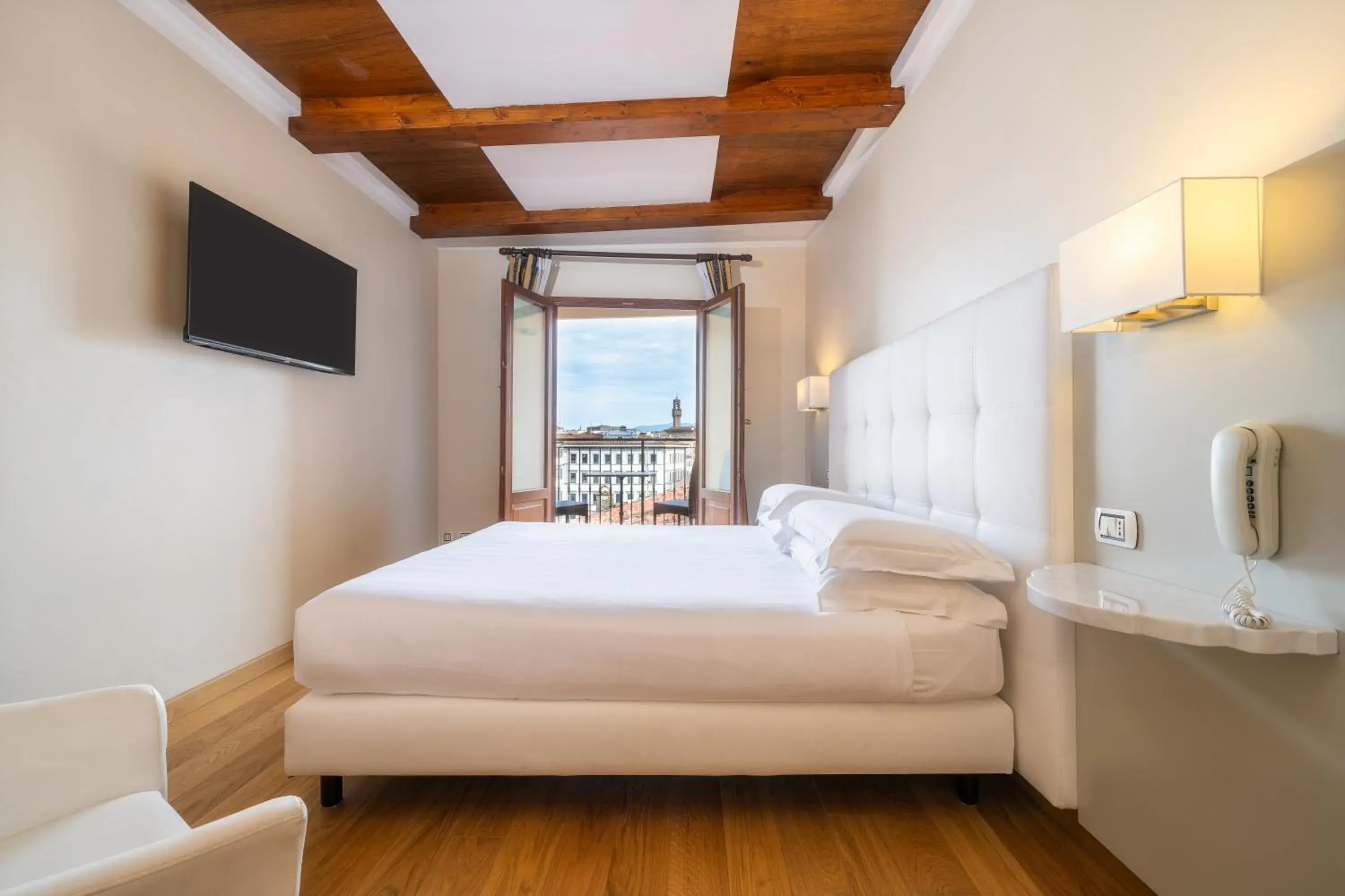 Balcony/Terrace, Bed in Hotel Croce Di Malta Balcony/Terrace, Bed in Hotel Croce Di Malta