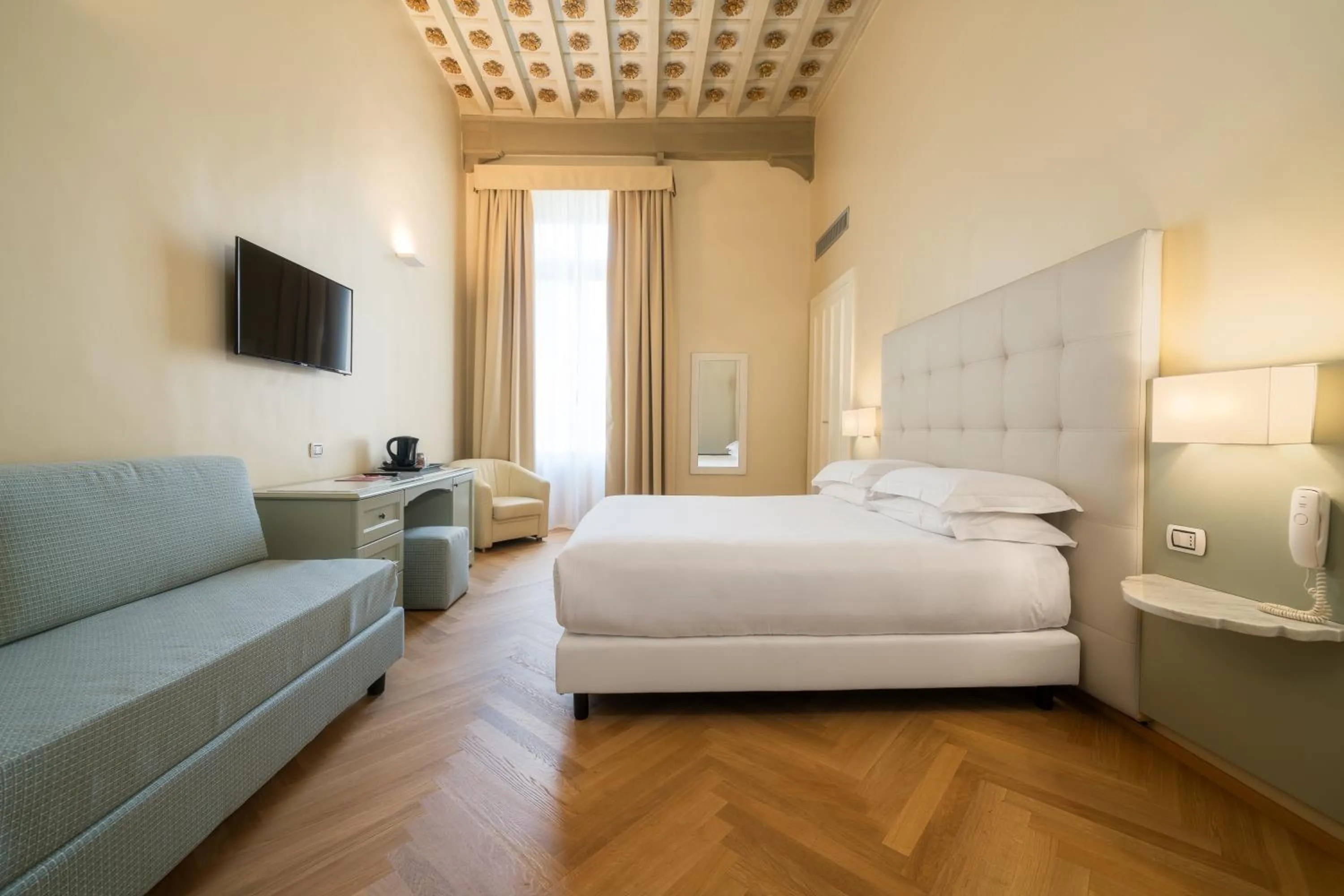 Photo of the whole room, Bed in Hotel Croce Di Malta